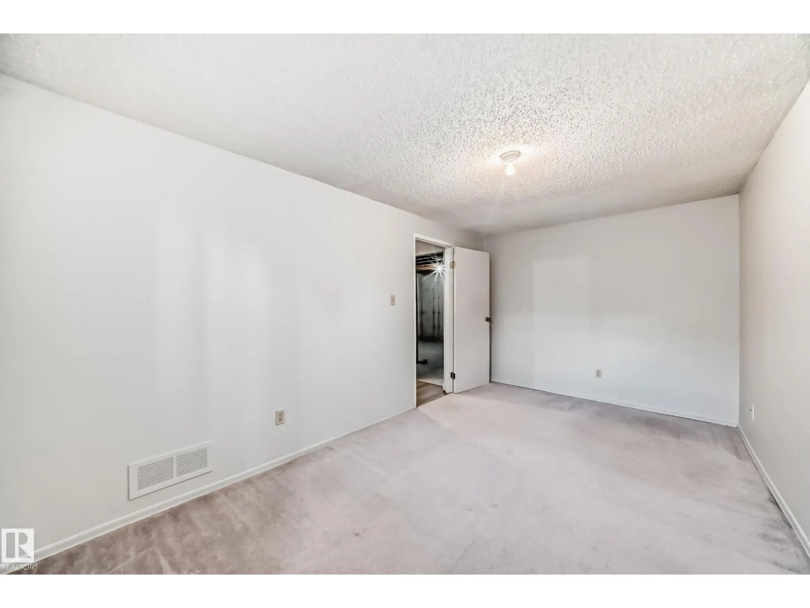 #27 4610 17 AV NW