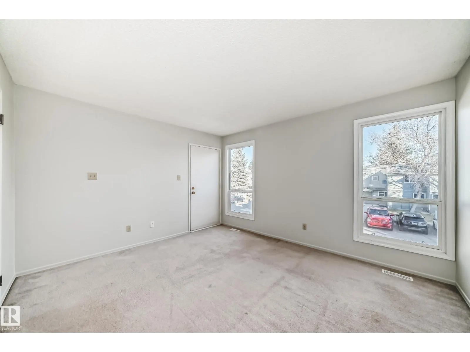 #27 4610 17 AV NW