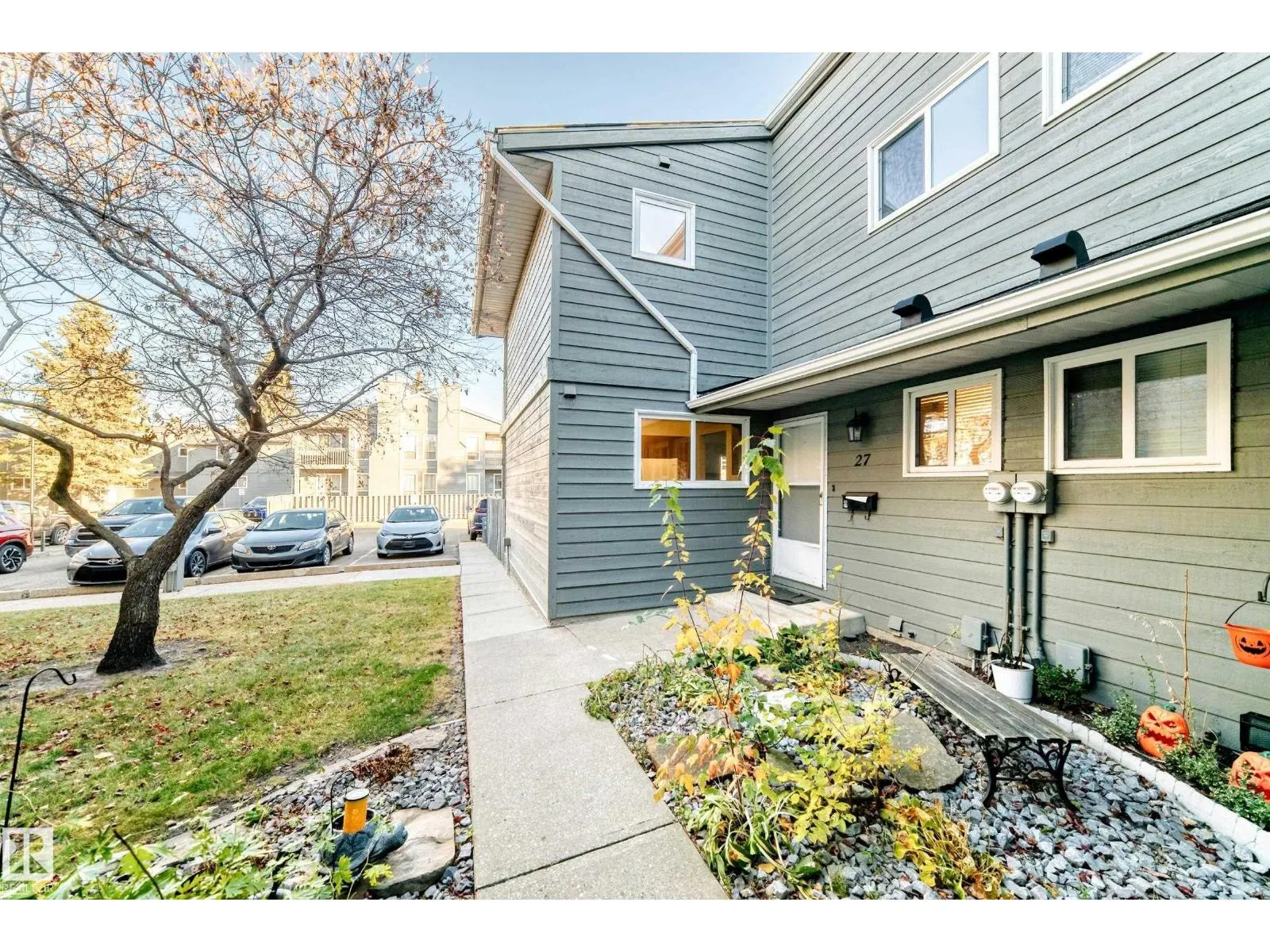 #27 4610 17 AV NW