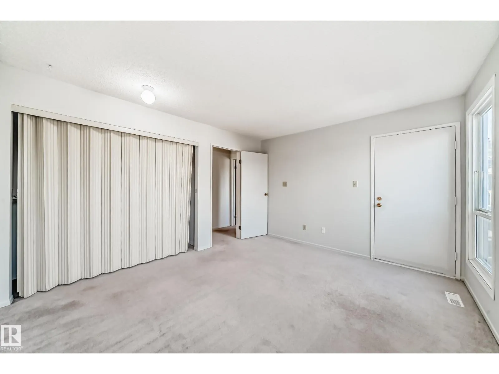 #27 4610 17 AV NW