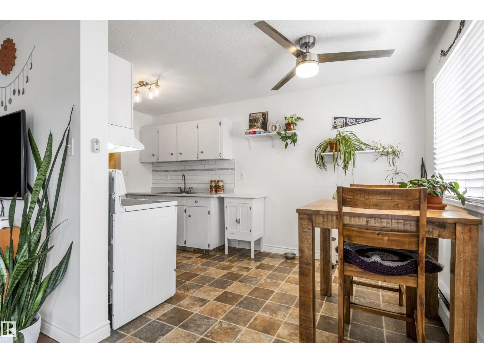 #402 10725 111 ST NW