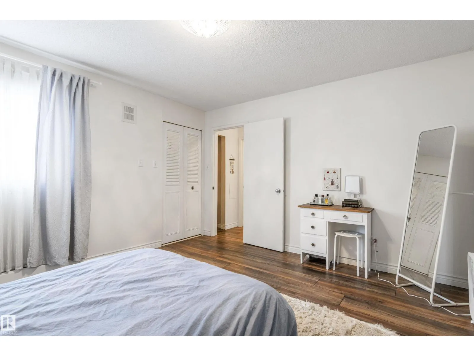 #402 10725 111 ST NW