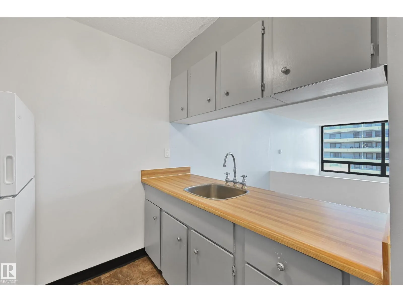 #723 10160 114 ST NW