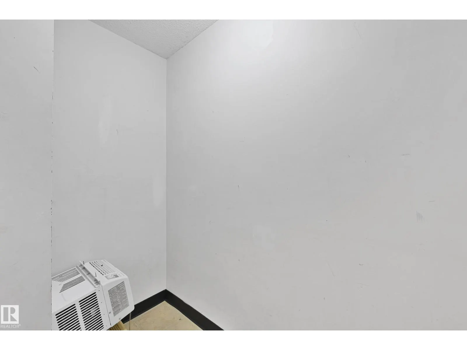 #723 10160 114 ST NW