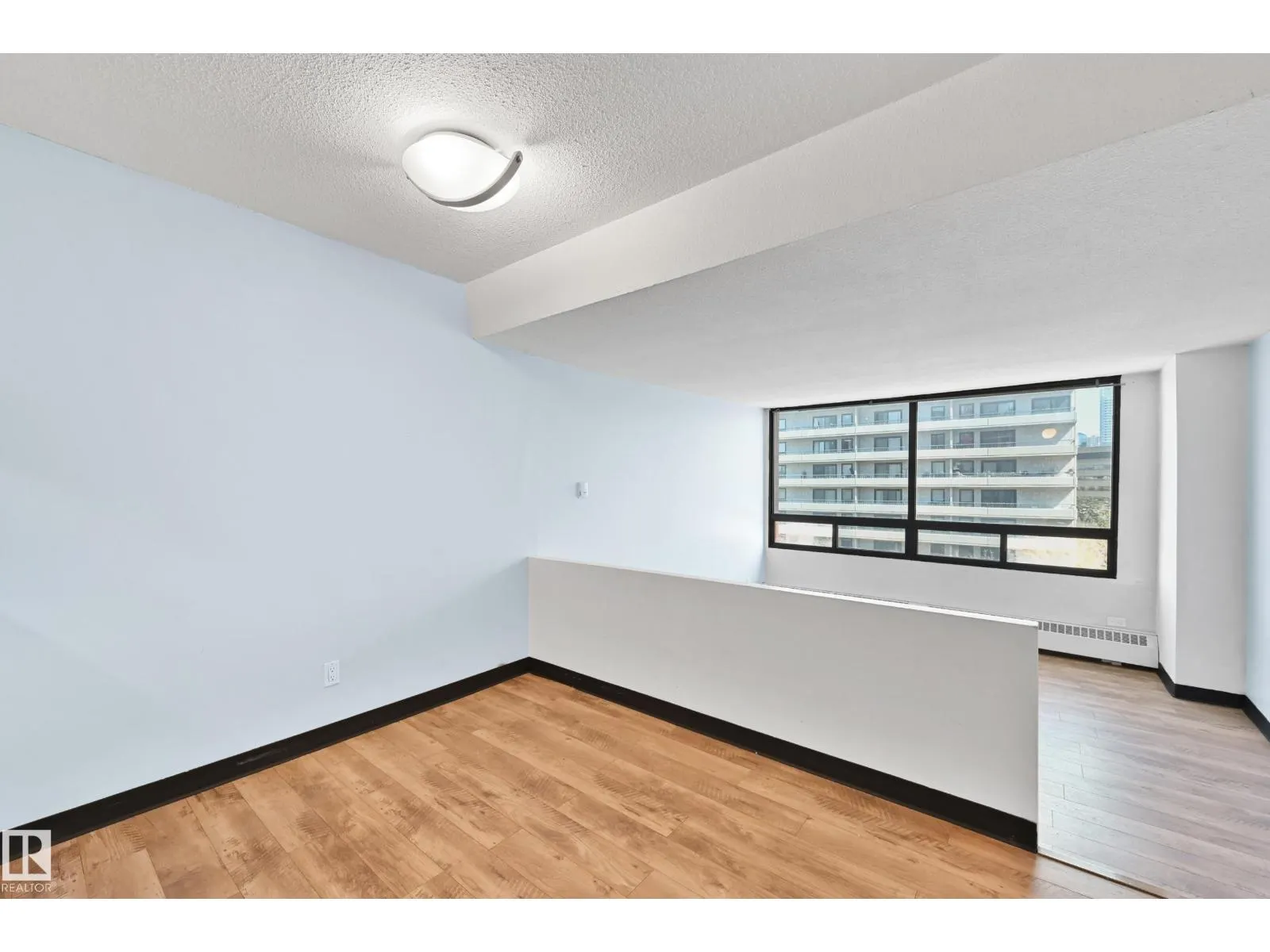 #723 10160 114 ST NW