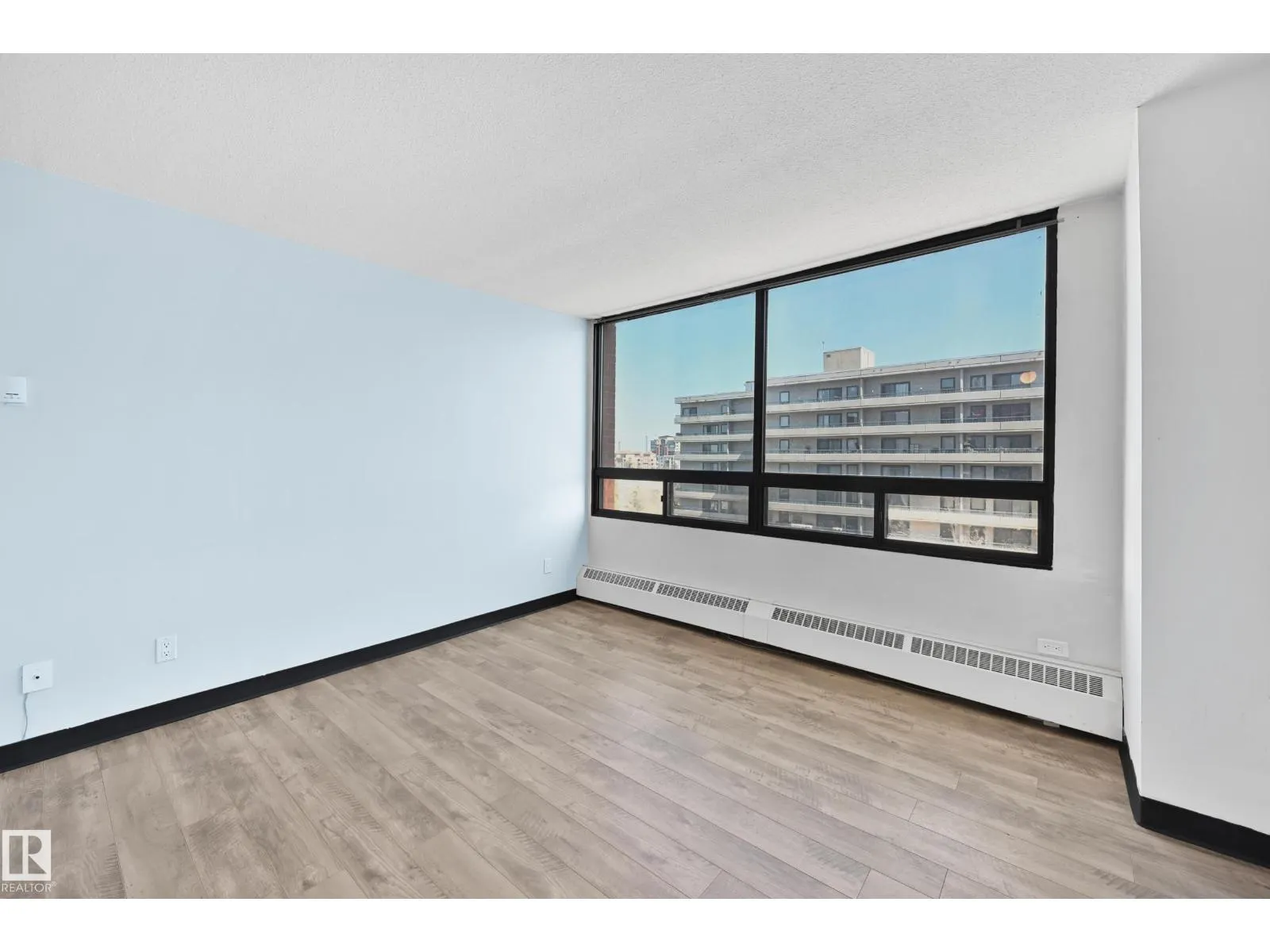 #723 10160 114 ST NW