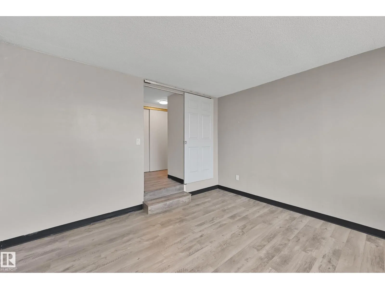 #723 10160 114 ST NW
