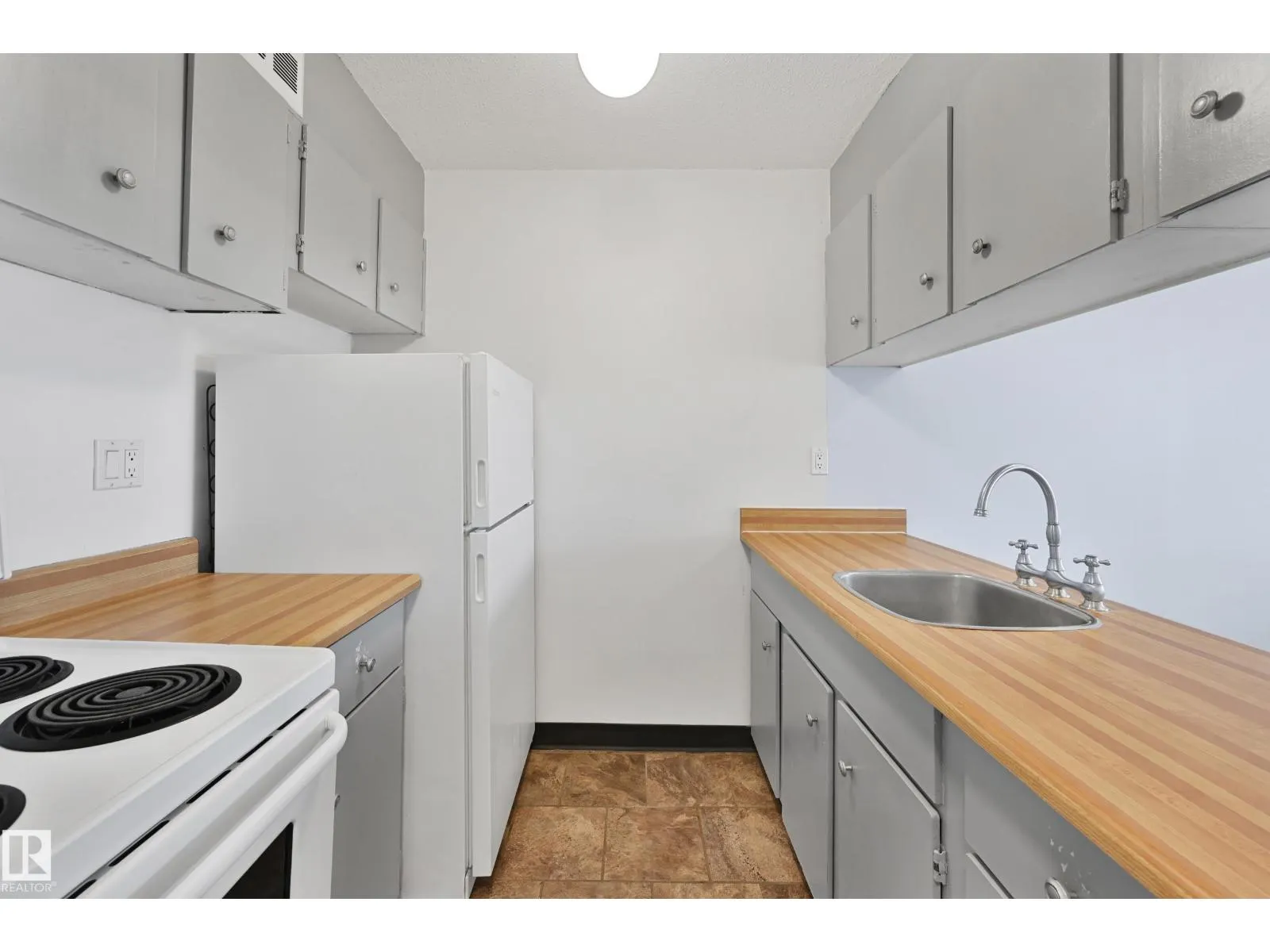 #723 10160 114 ST NW