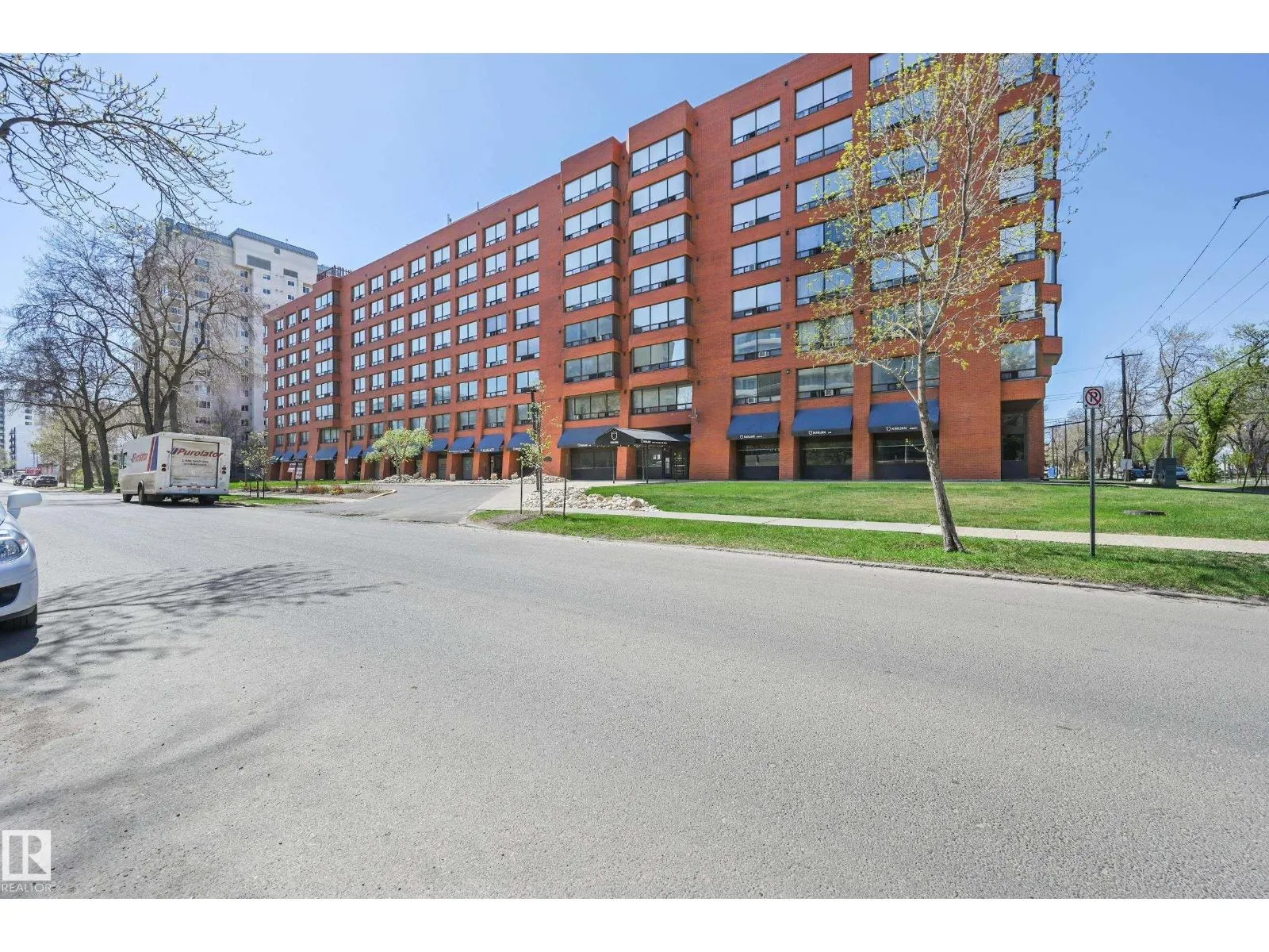 #723 10160 114 ST NW