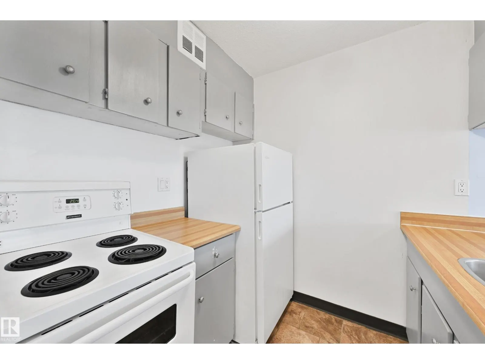 #723 10160 114 ST NW