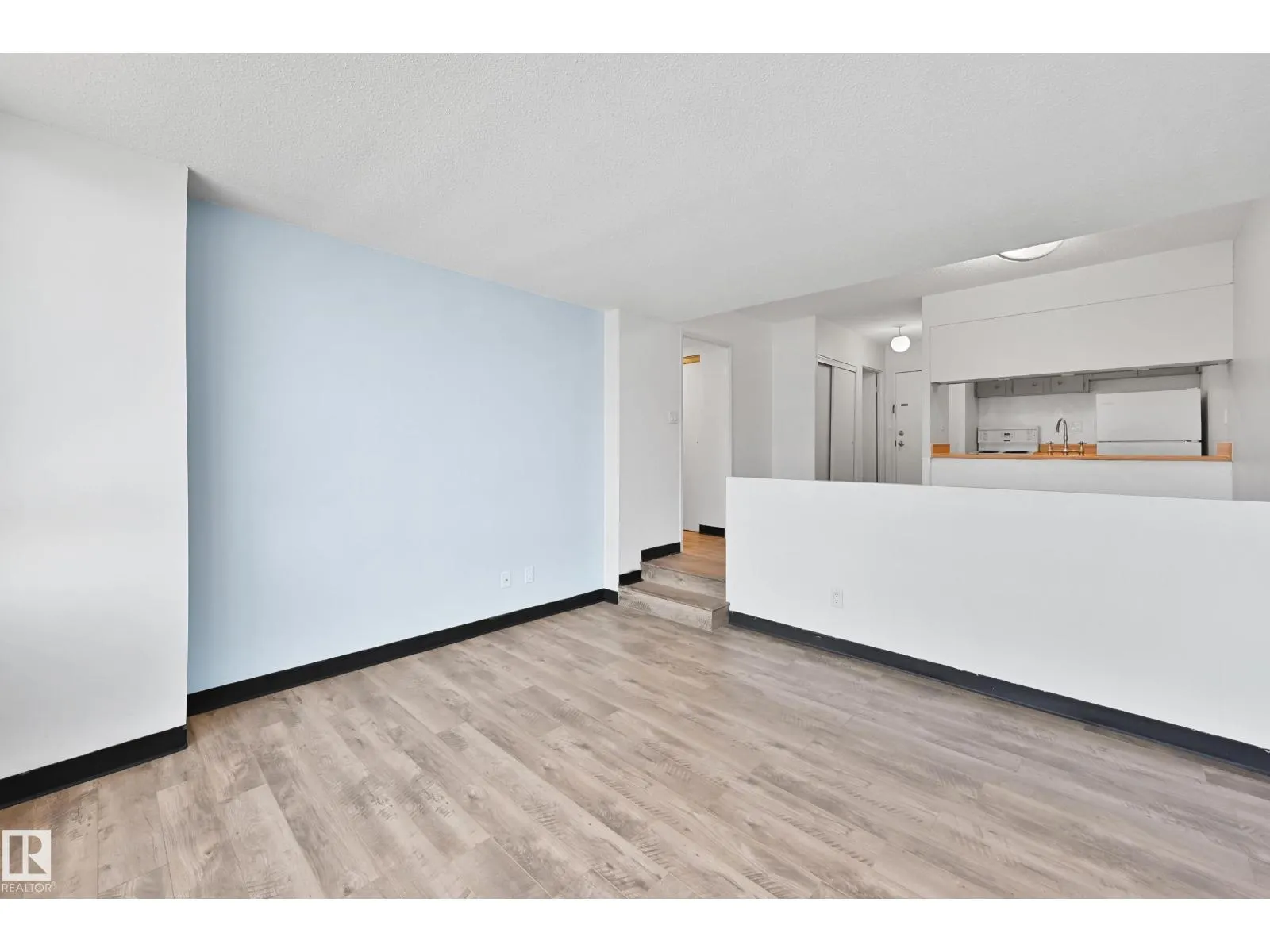 #723 10160 114 ST NW