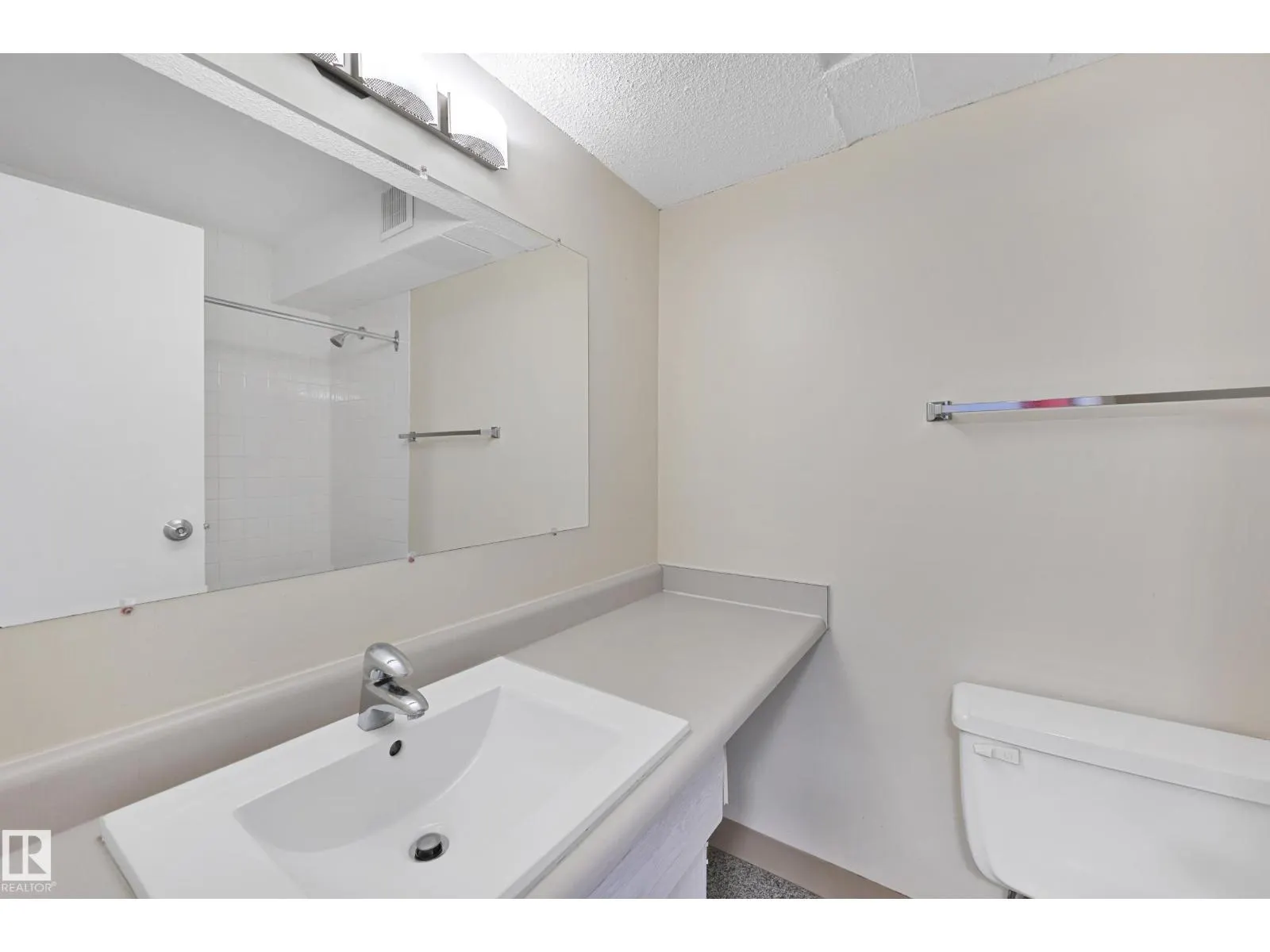 #723 10160 114 ST NW