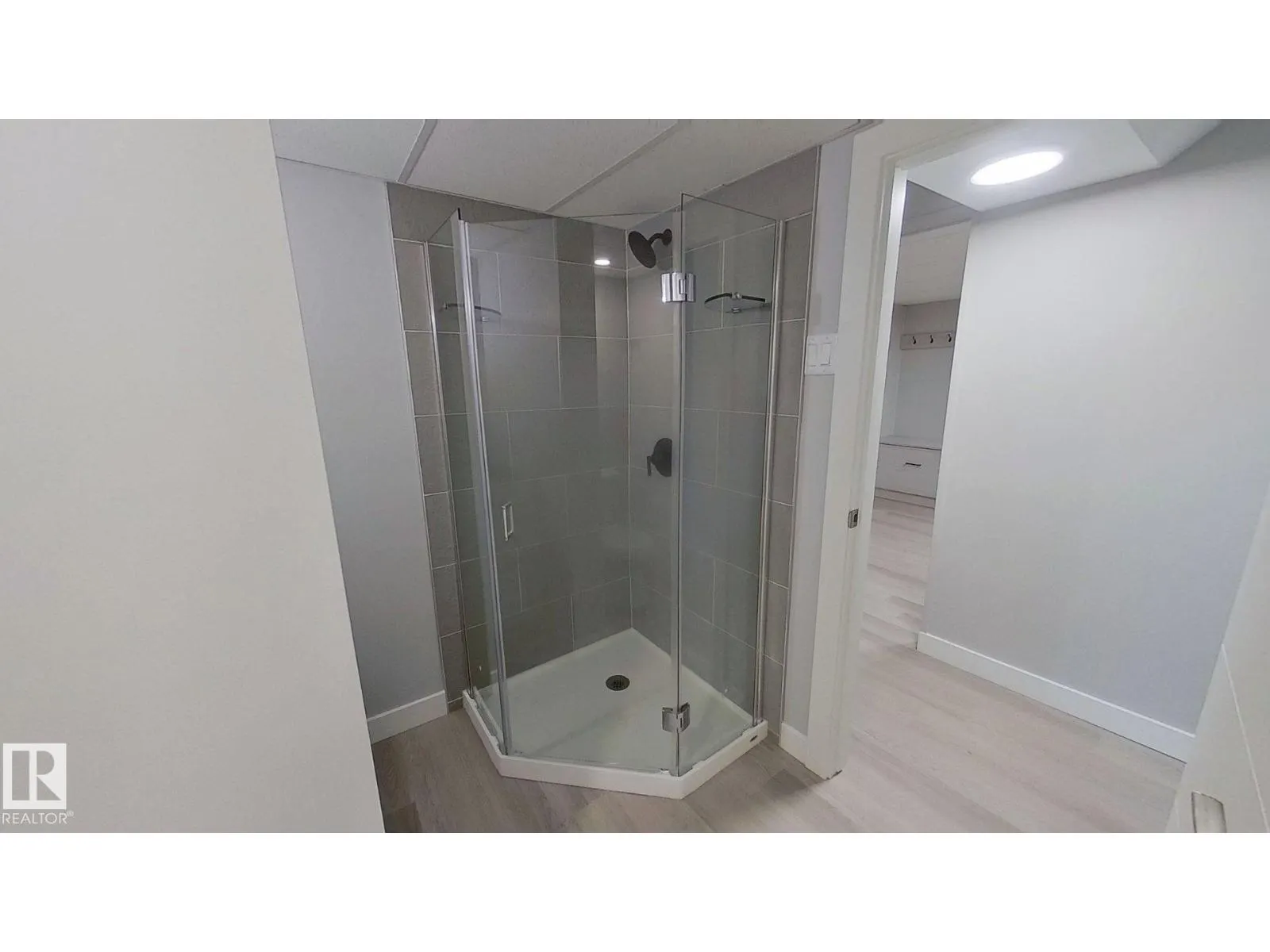 10458 166 ST NW