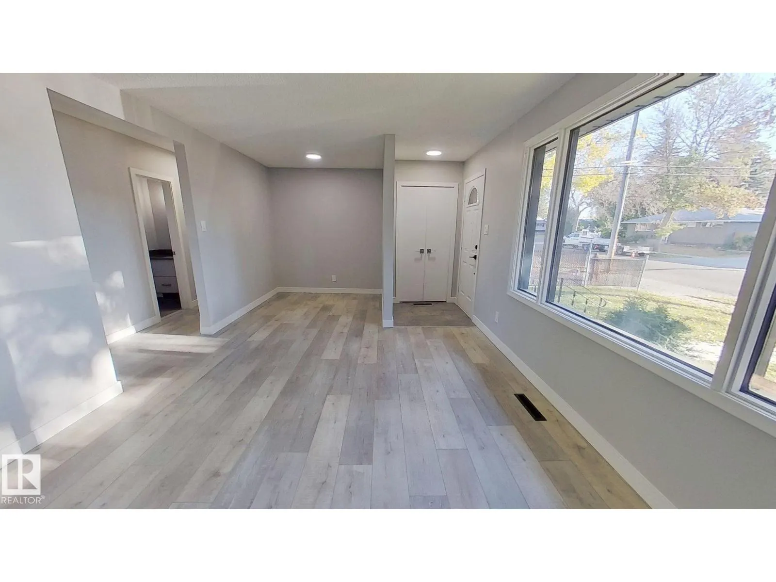 10458 166 ST NW