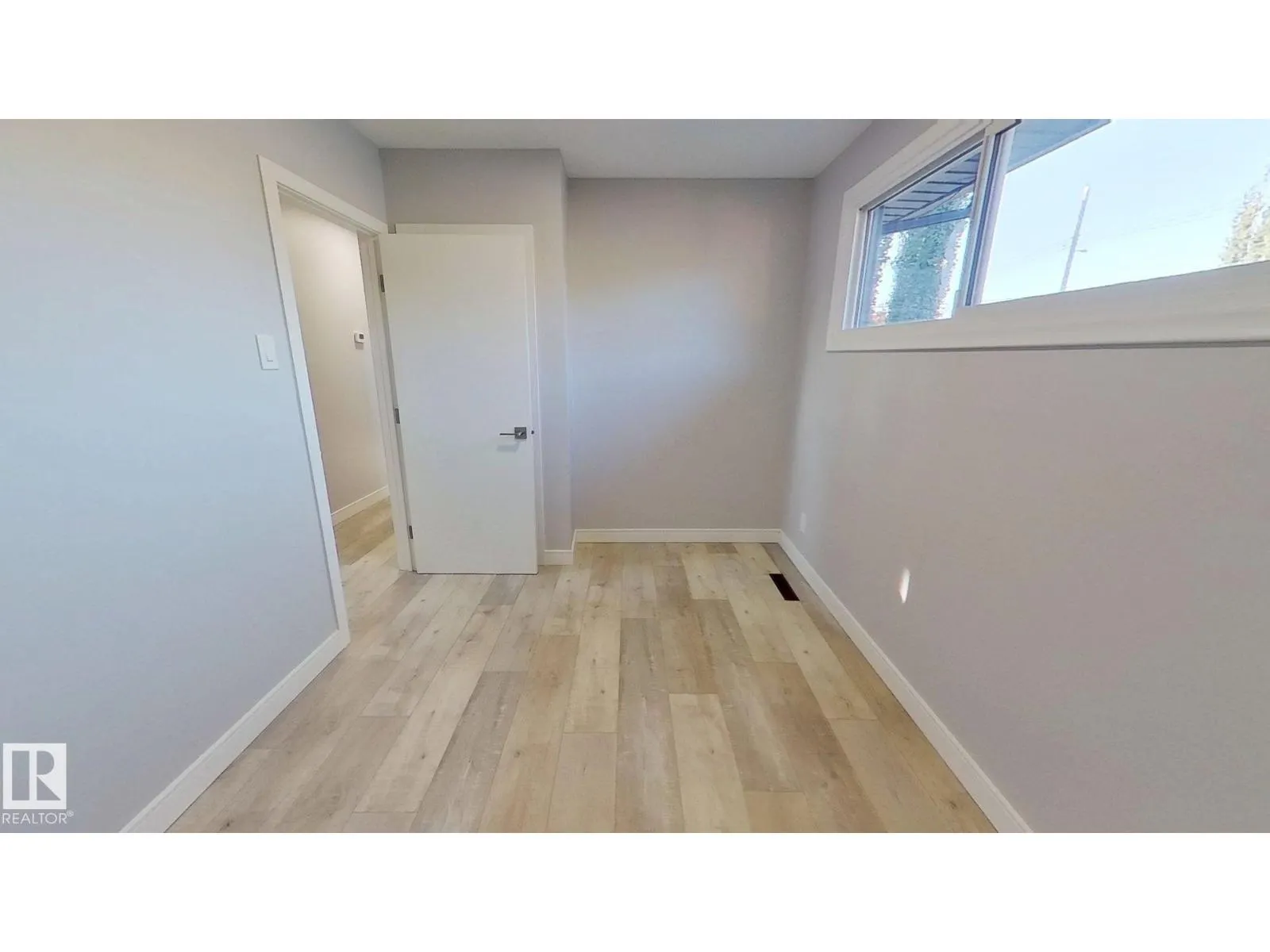 10458 166 ST NW