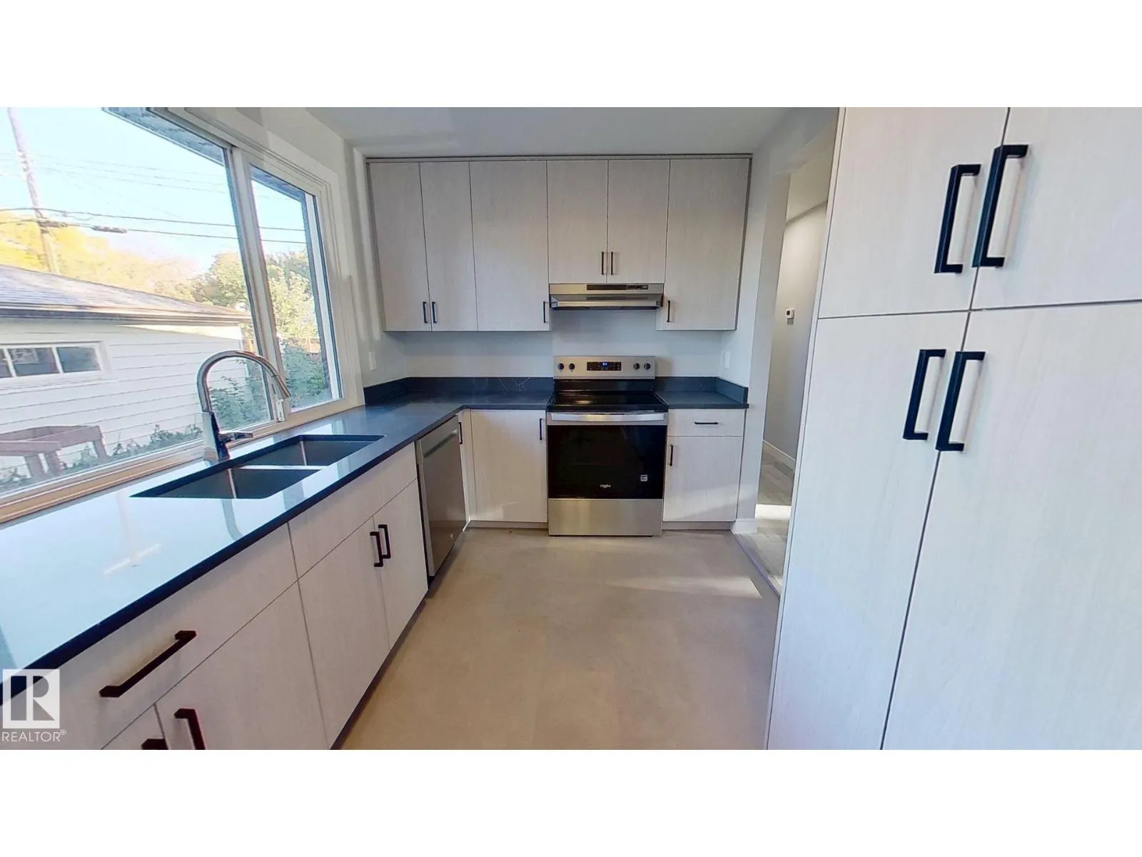 10458 166 ST NW