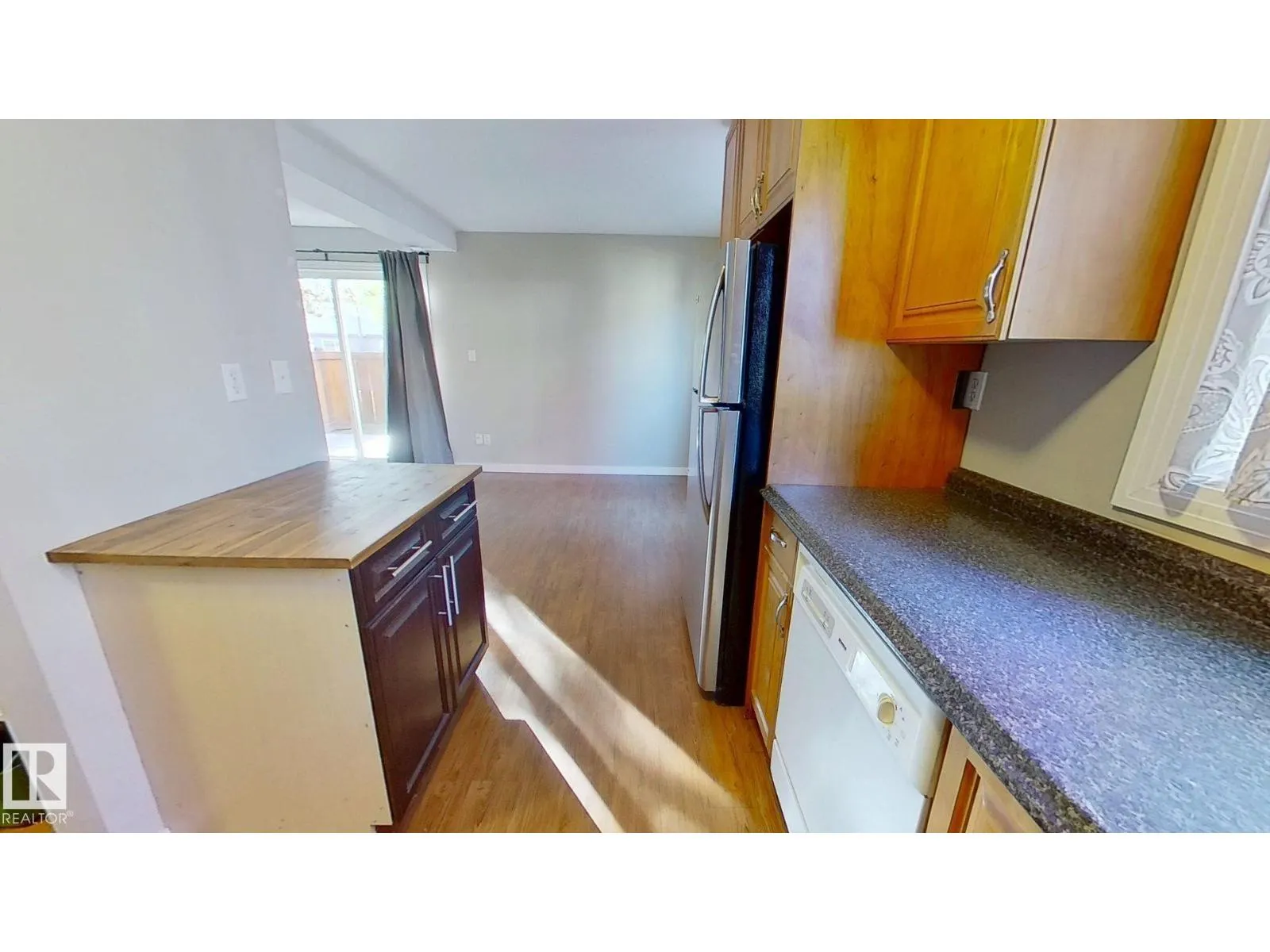 668 LAKEWOOD RD N NW