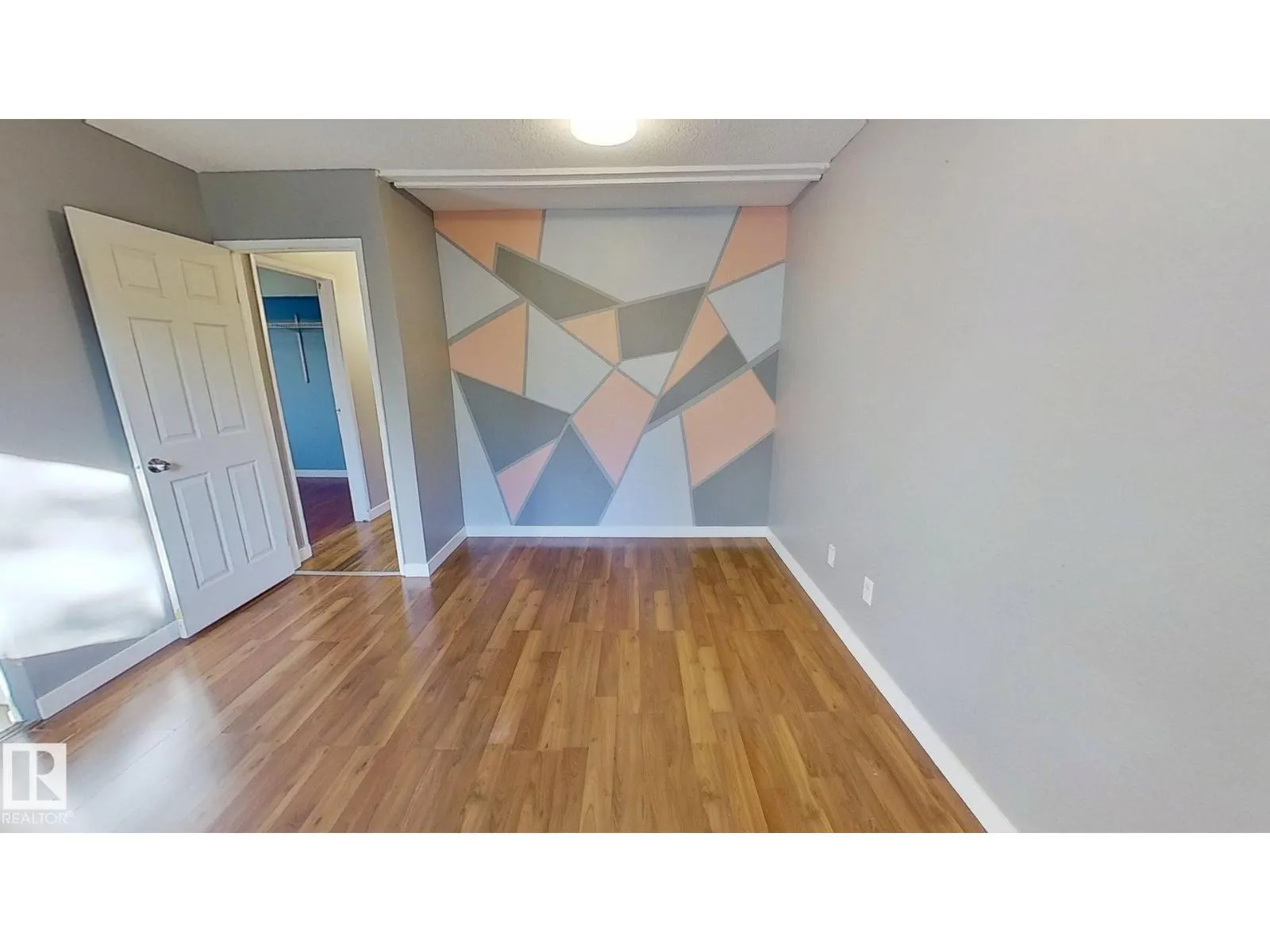 668 LAKEWOOD RD N NW