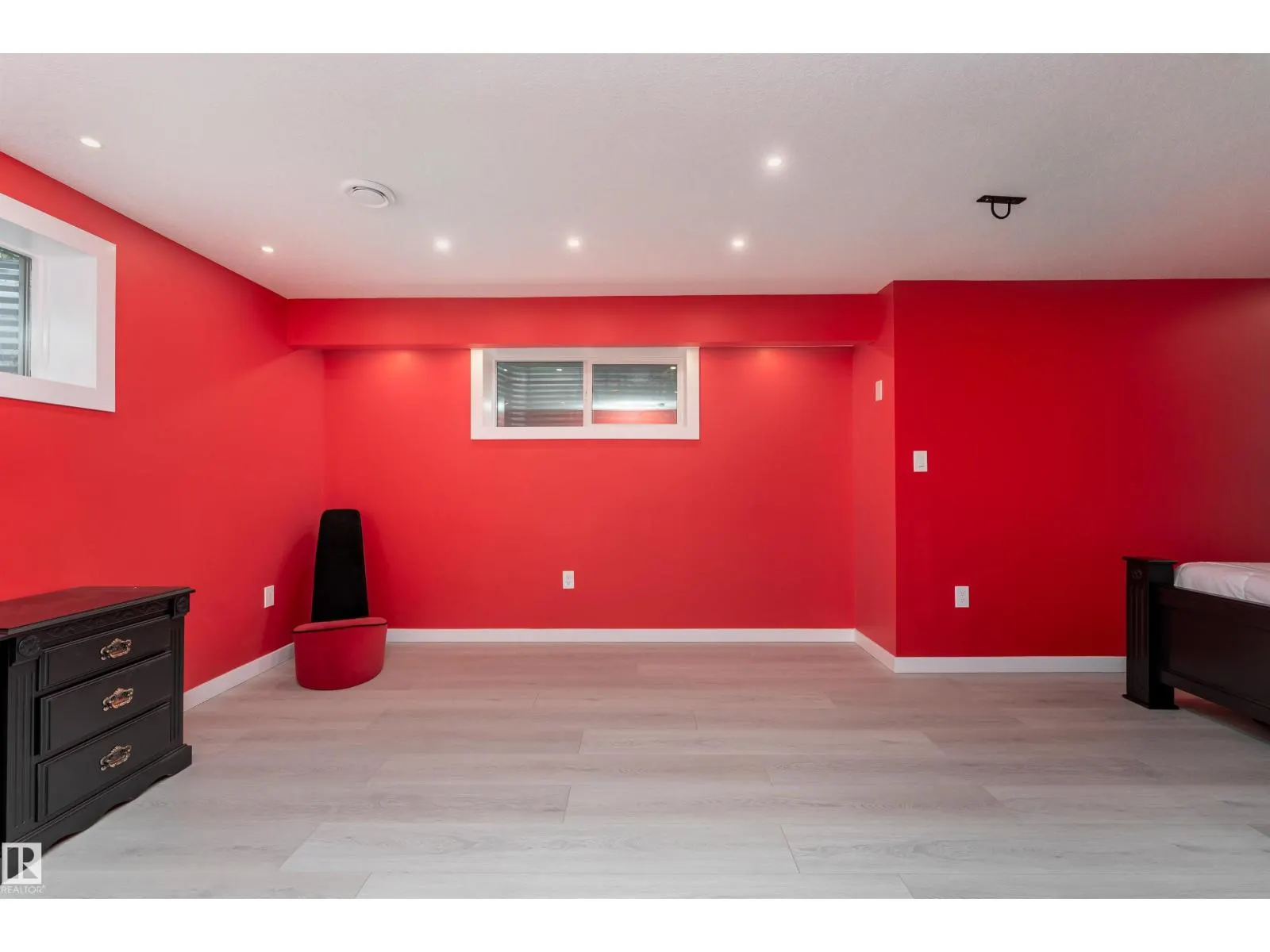 11535 16 AV SW