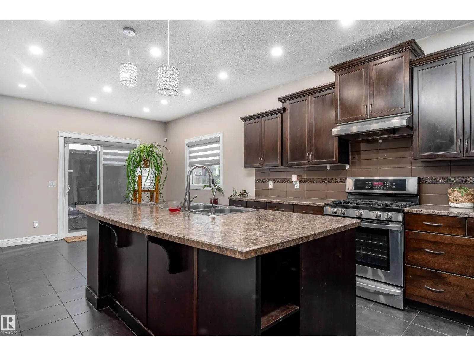 11535 16 AV SW