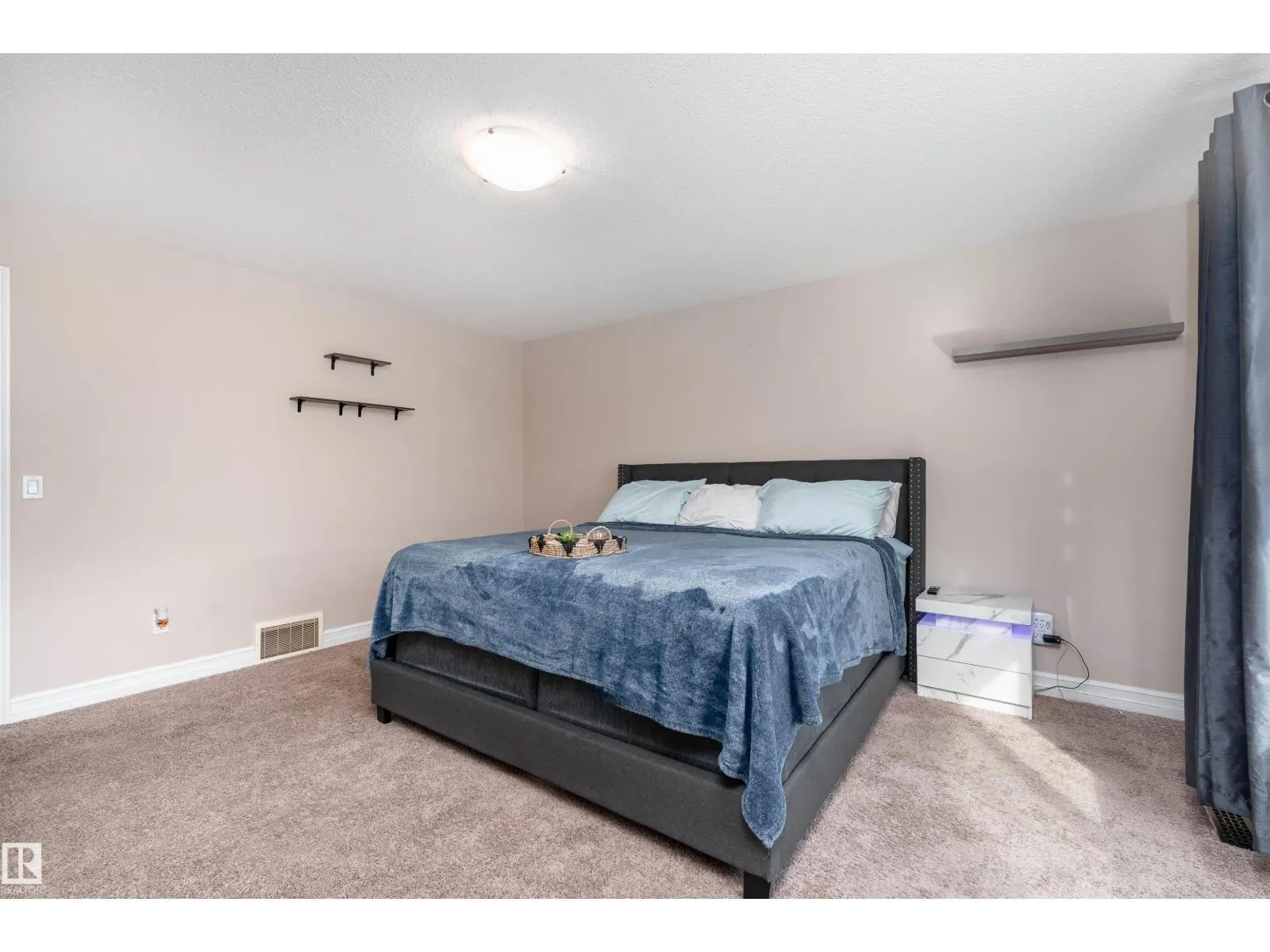 11535 16 AV SW