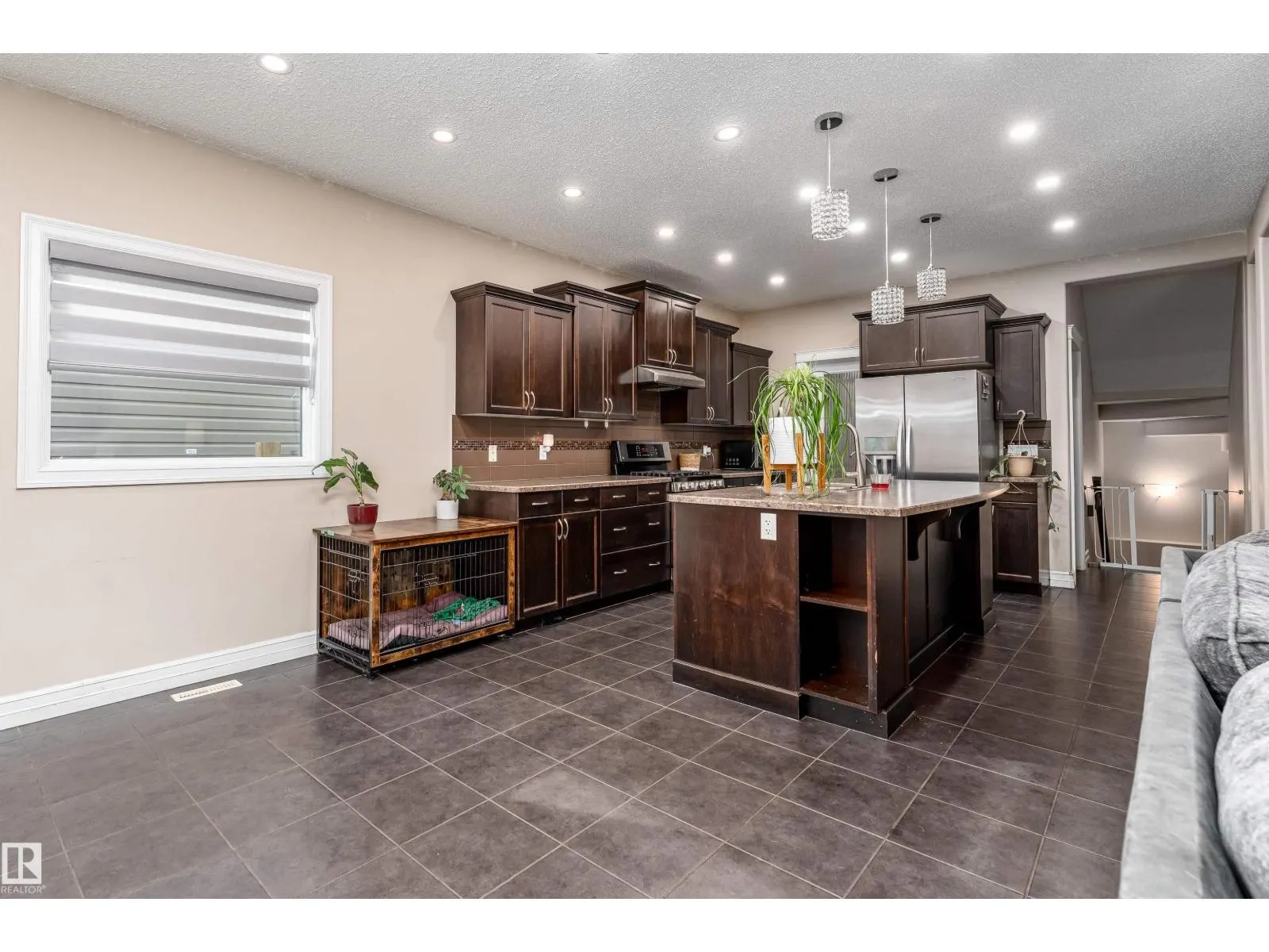 11535 16 AV SW