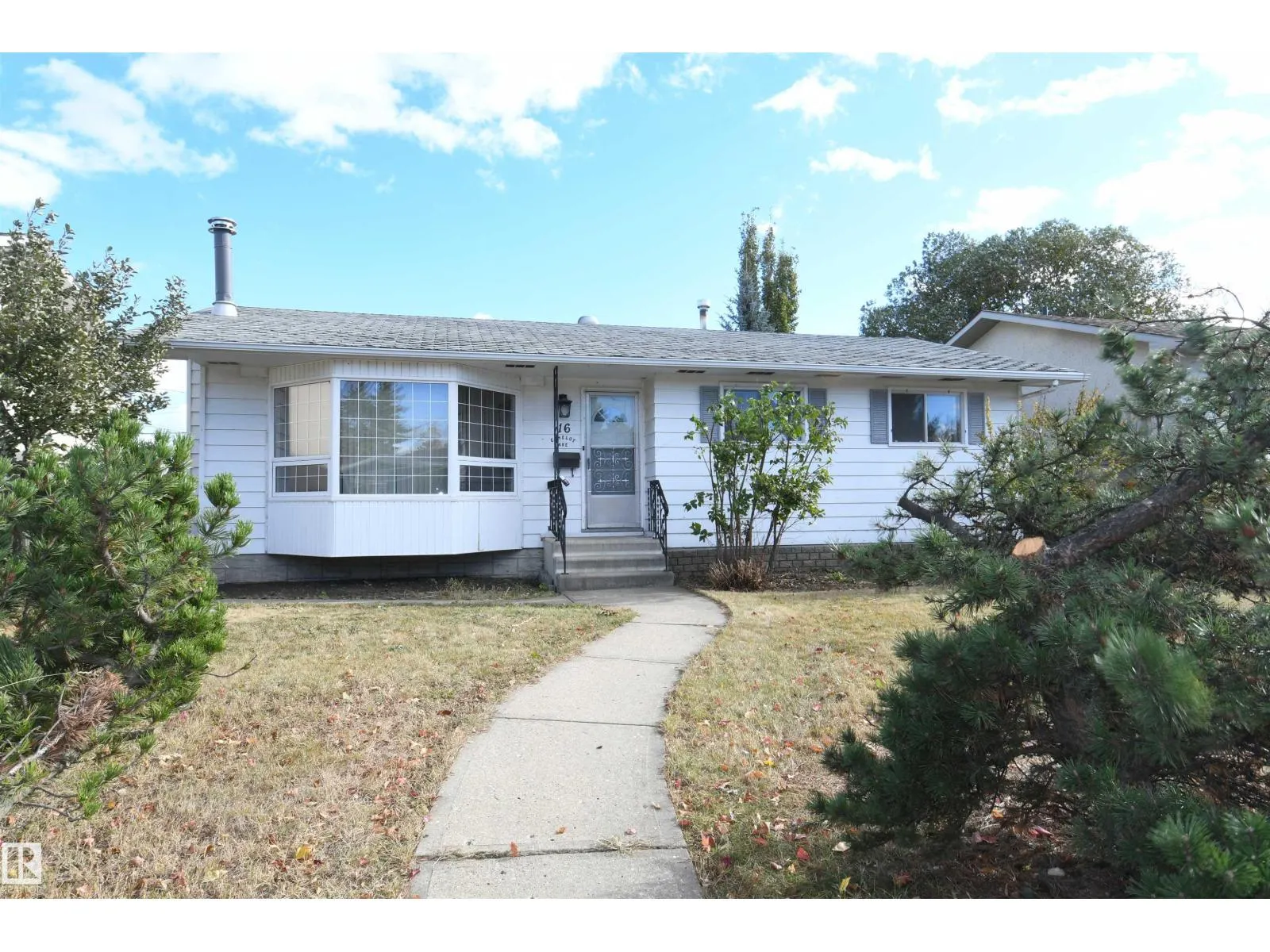 16 CAMELOT AV