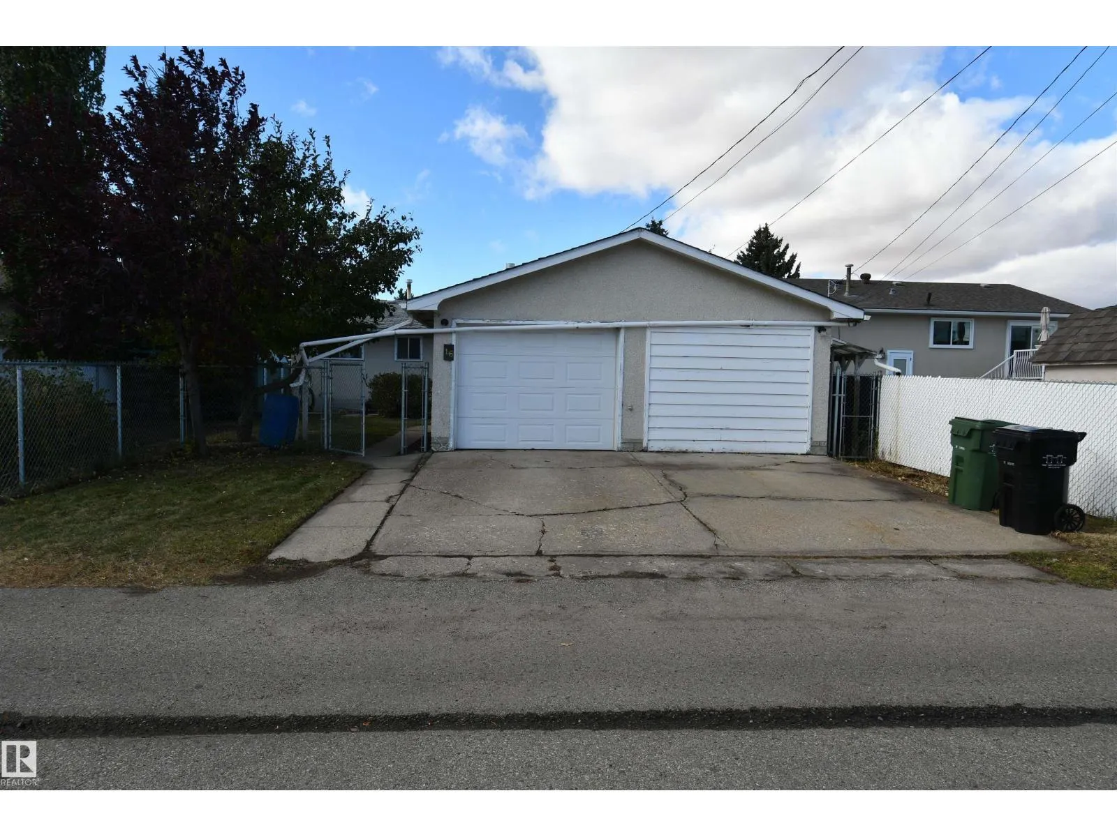 16 CAMELOT AV