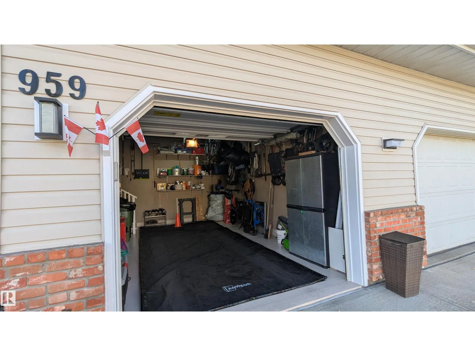 959 YOUVILLE DR W NW
