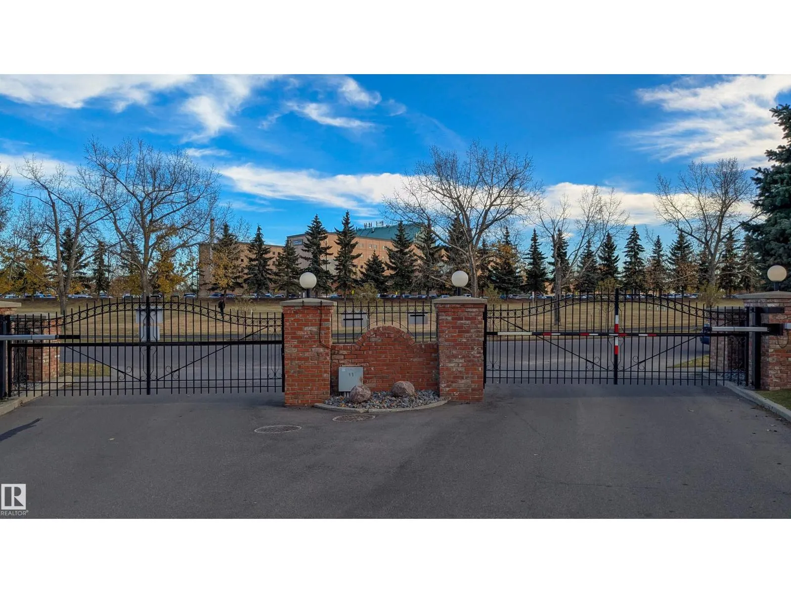 959 YOUVILLE DR W NW