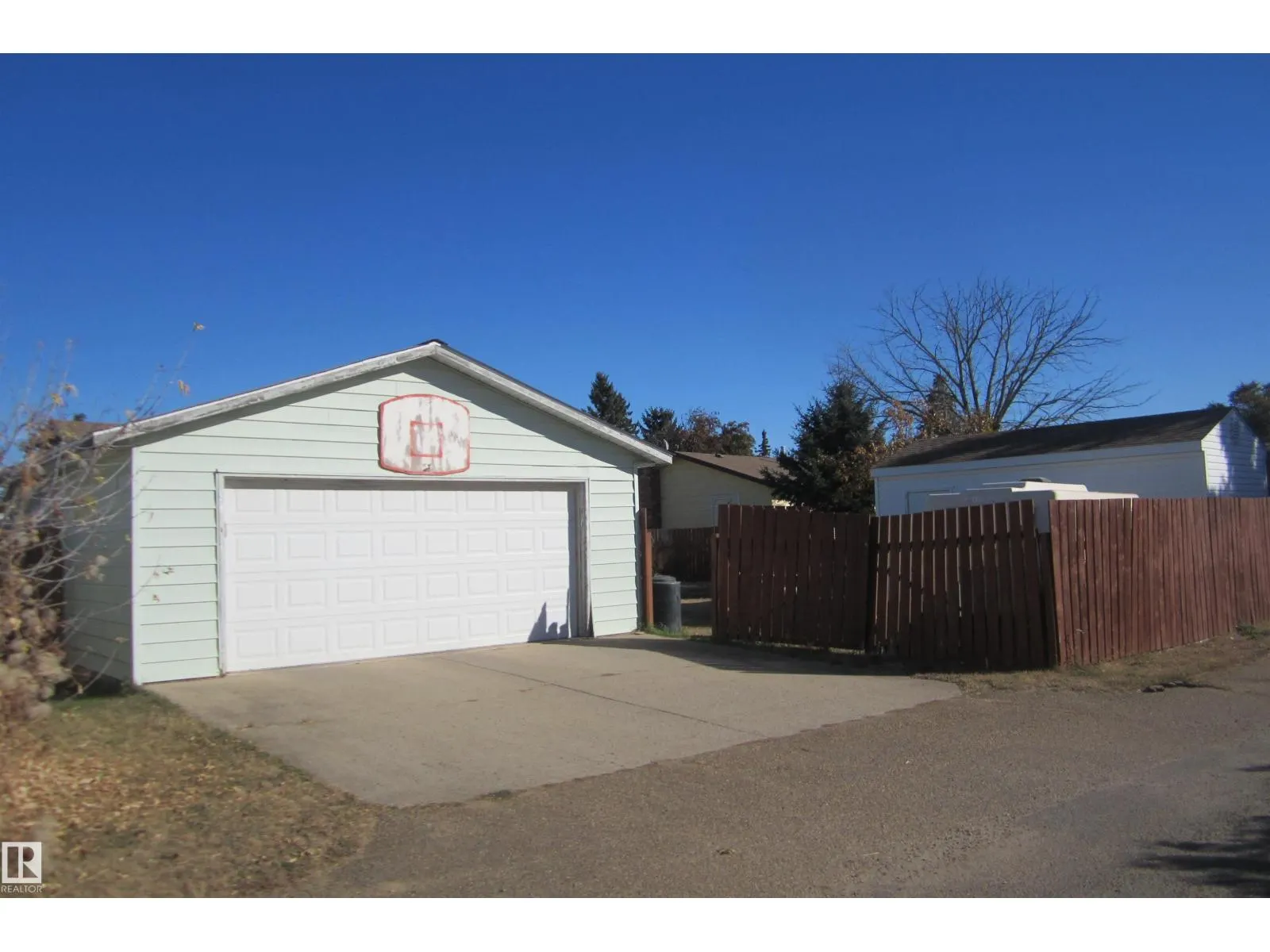 119 Willow DR