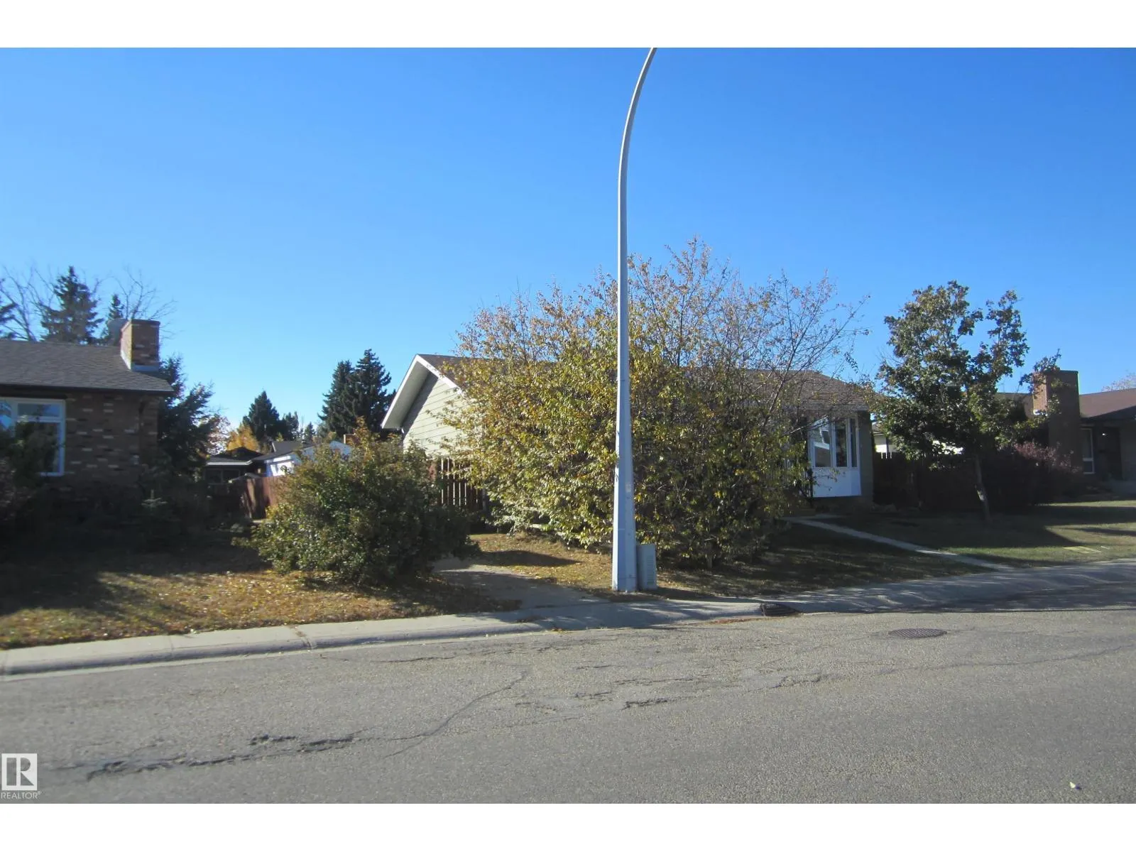 119 Willow DR