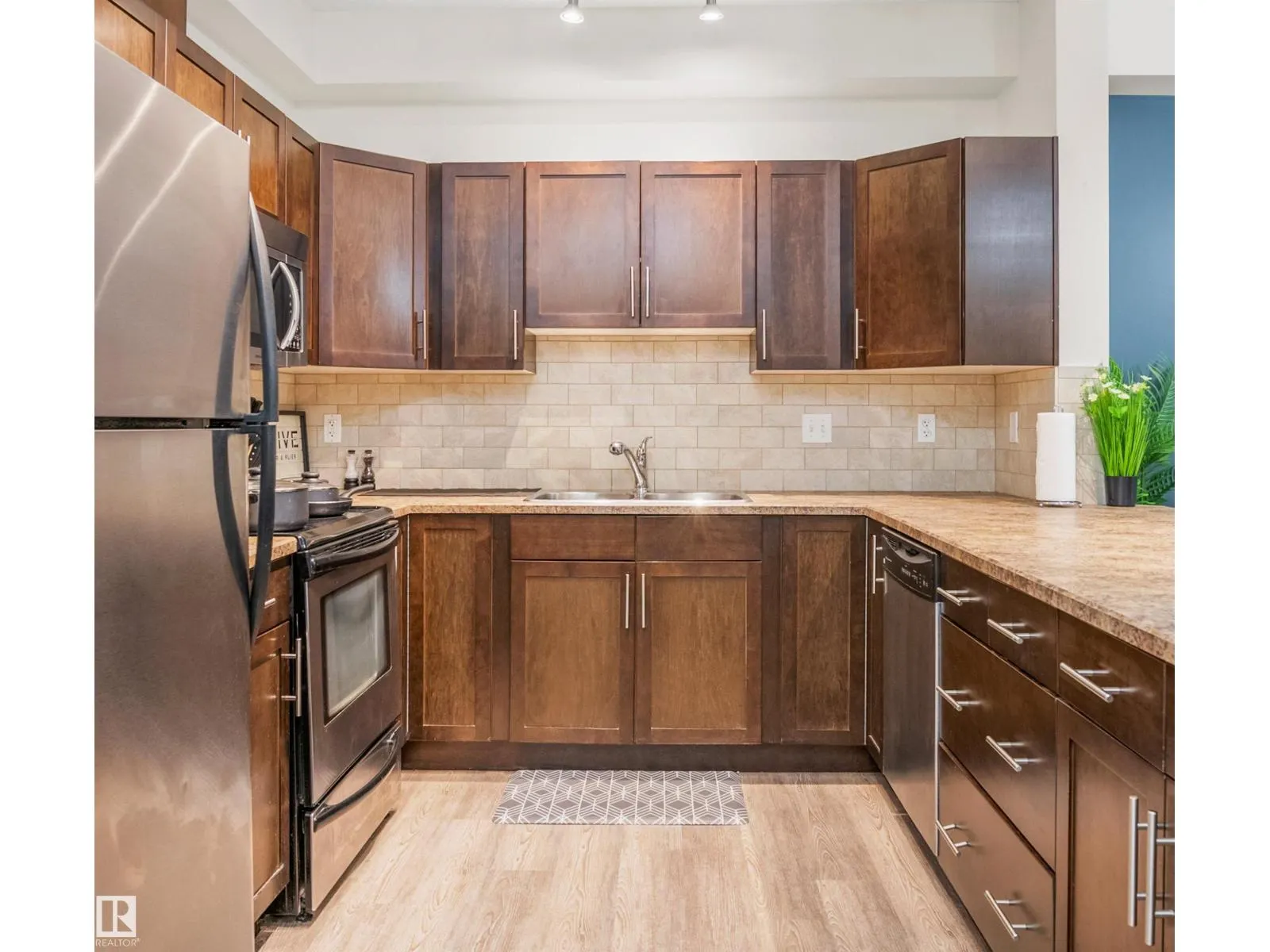 #120 2035 GRANTHAM CT NW