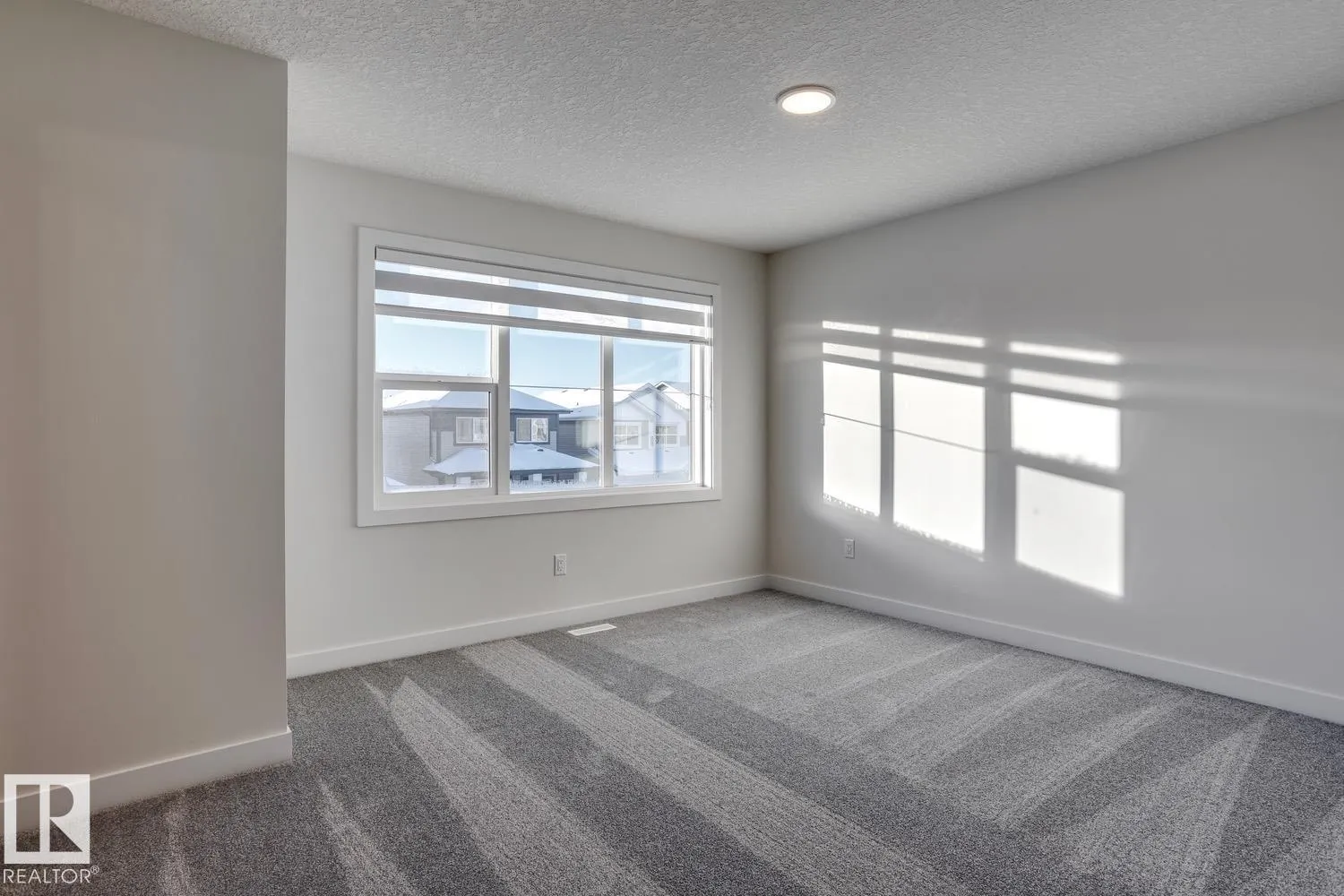 28 HUNTER PL
