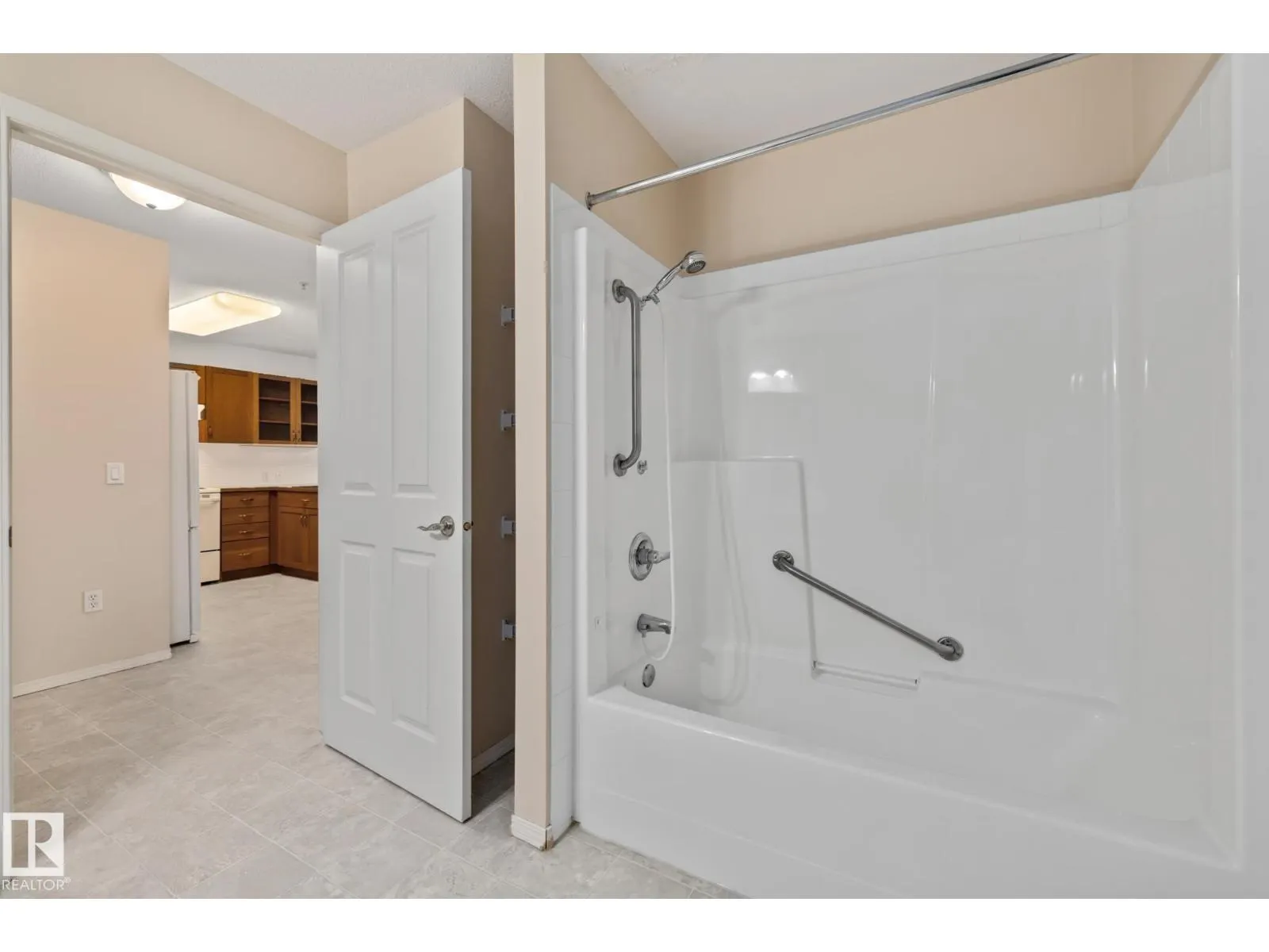 #203 78 MCKENNEY AV