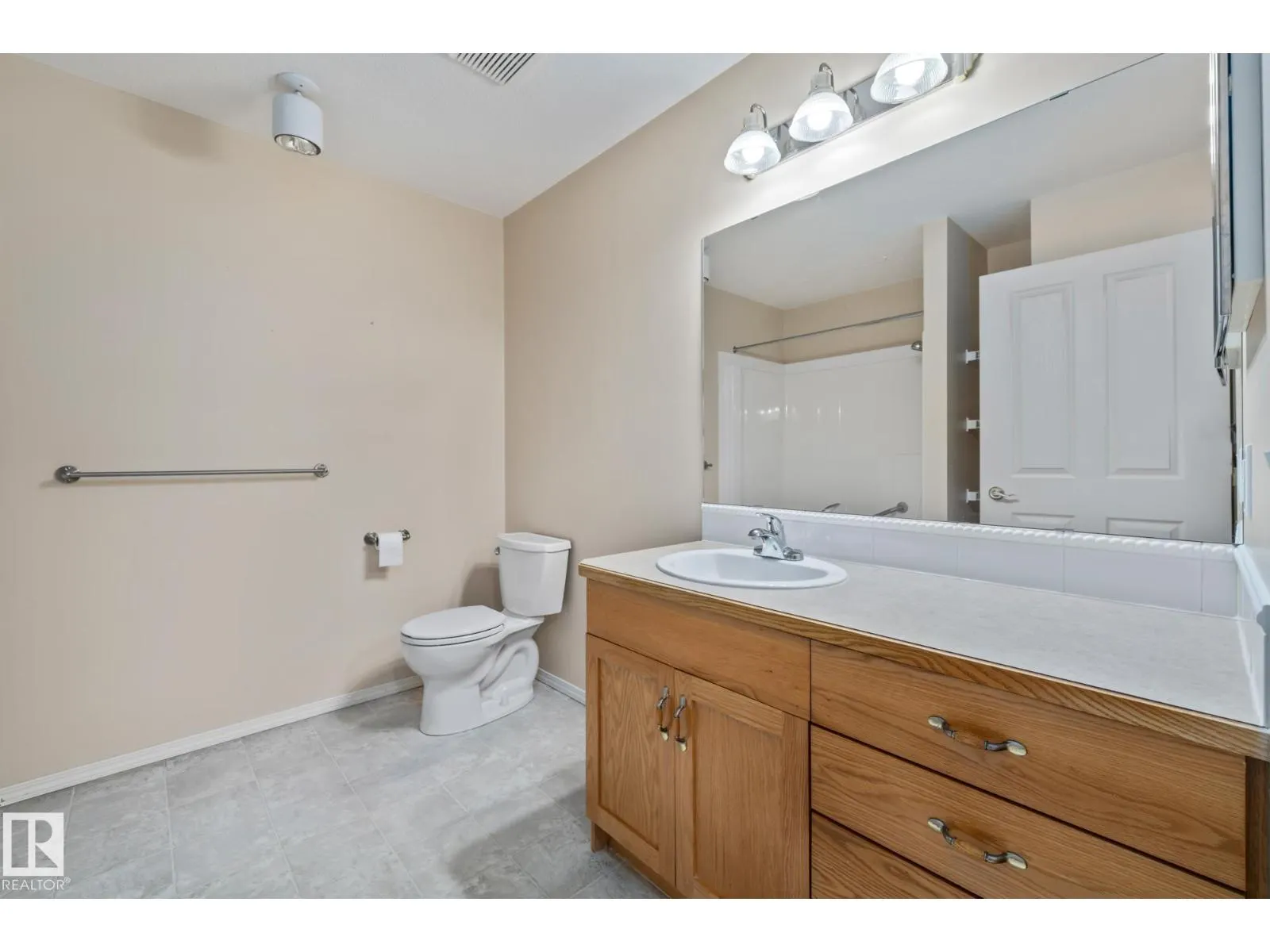 #203 78 MCKENNEY AV