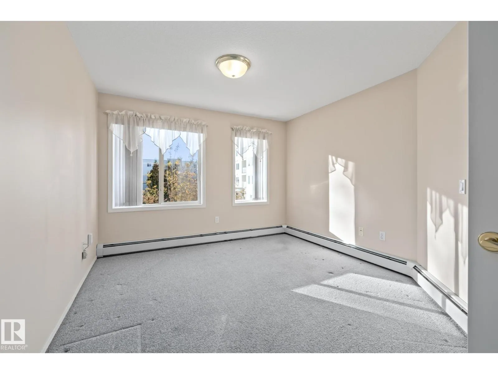 #203 78 MCKENNEY AV