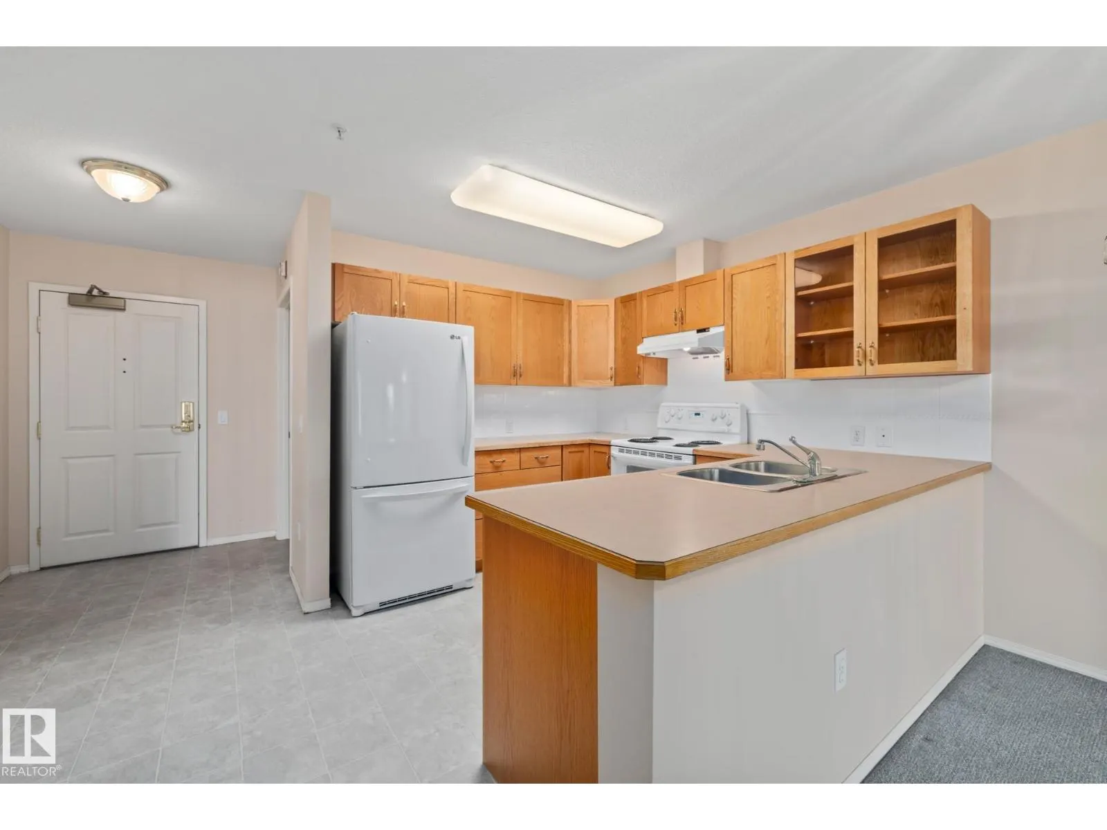 #203 78 MCKENNEY AV
