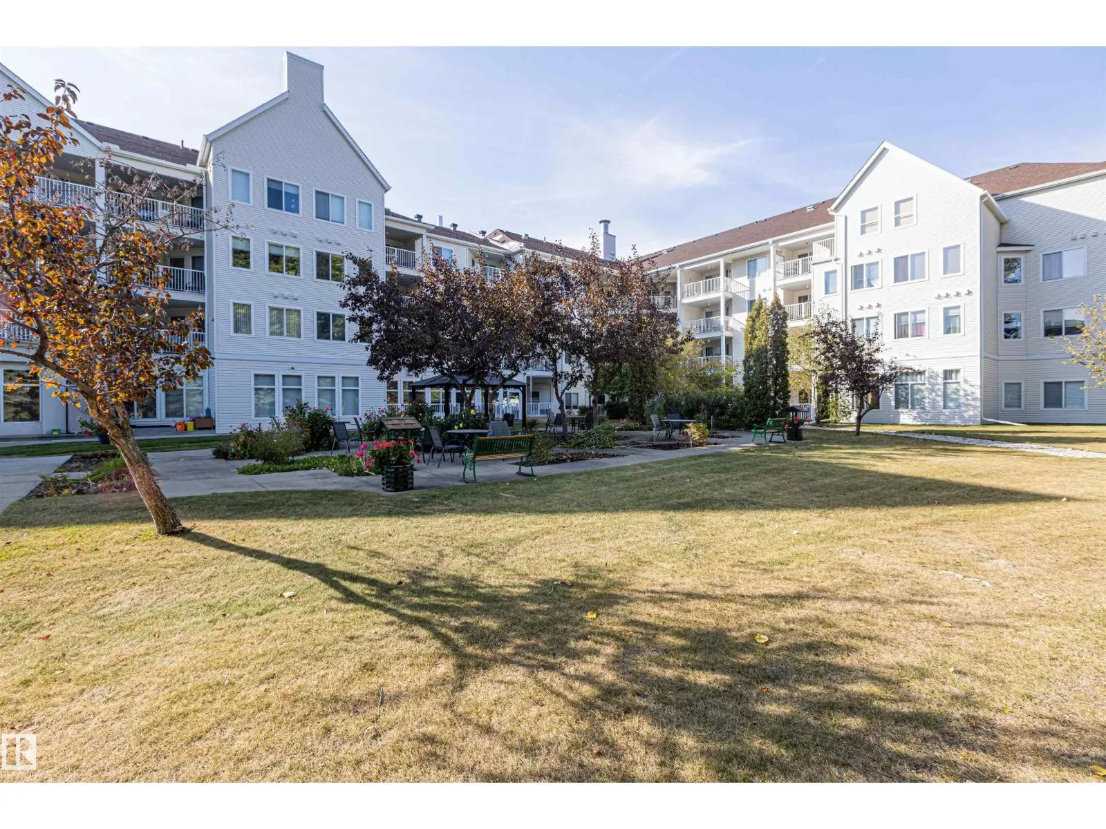 #203 78 MCKENNEY AV