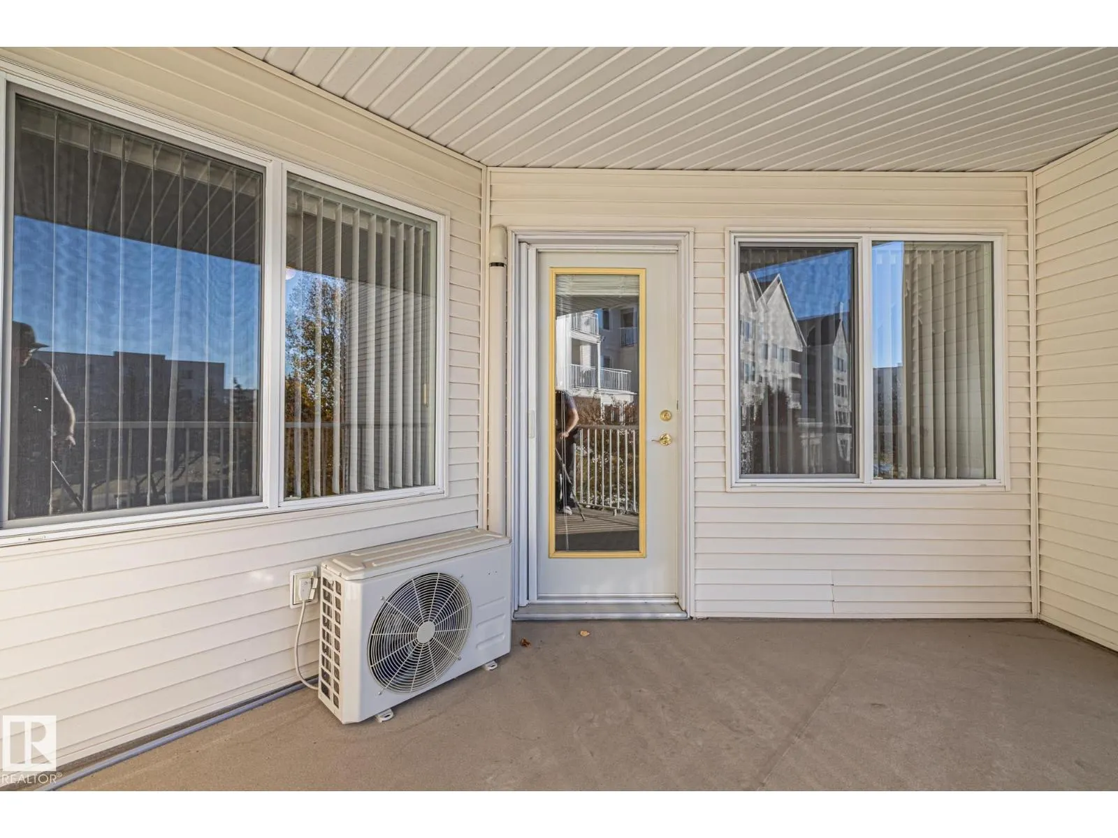#203 78 MCKENNEY AV