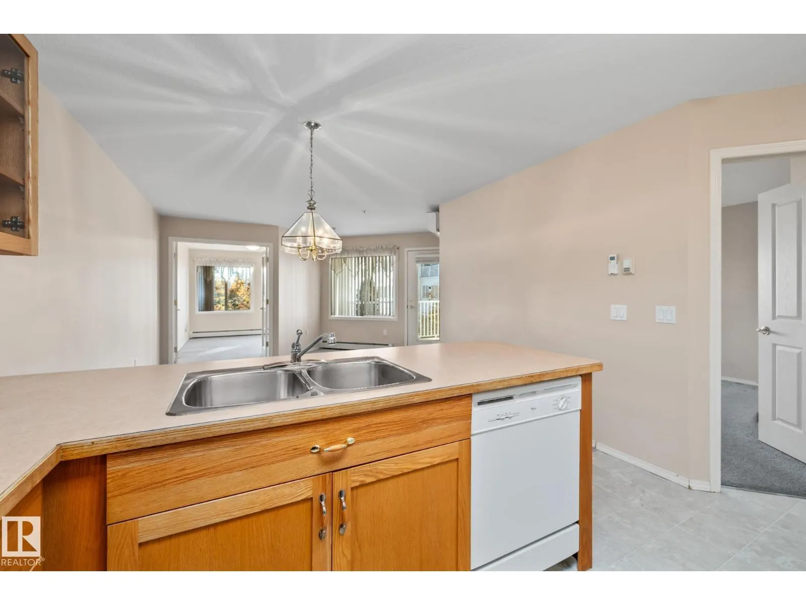 #203 78 MCKENNEY AV
