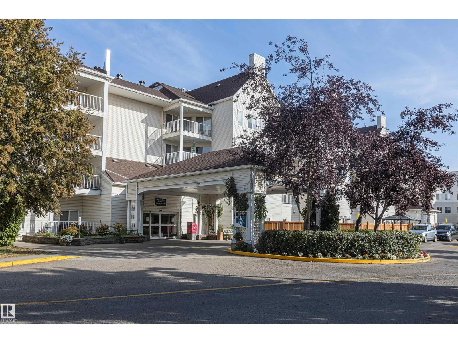 #203 78 MCKENNEY AV