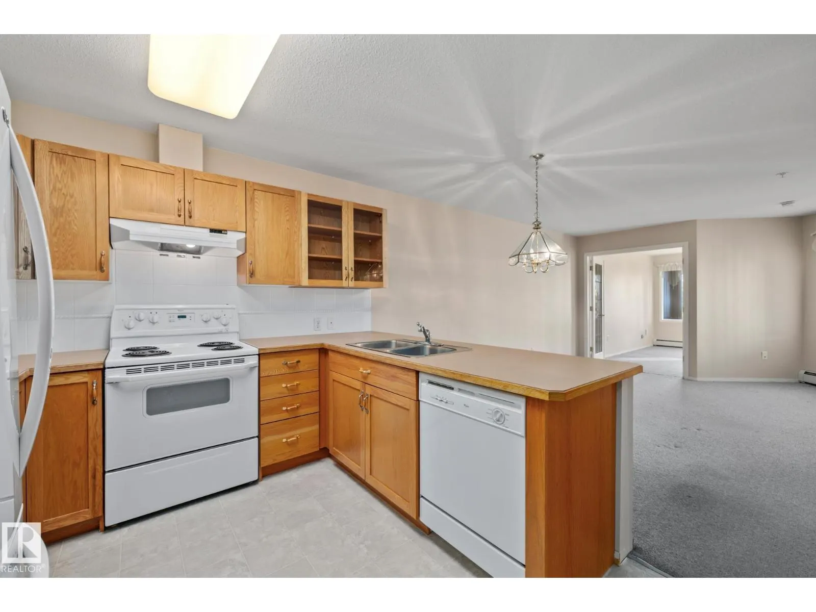 #203 78 MCKENNEY AV
