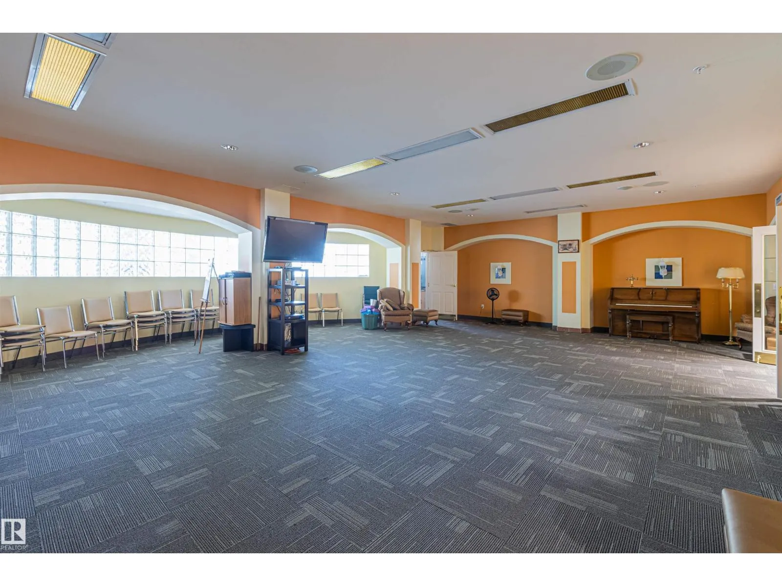 #203 78 MCKENNEY AV