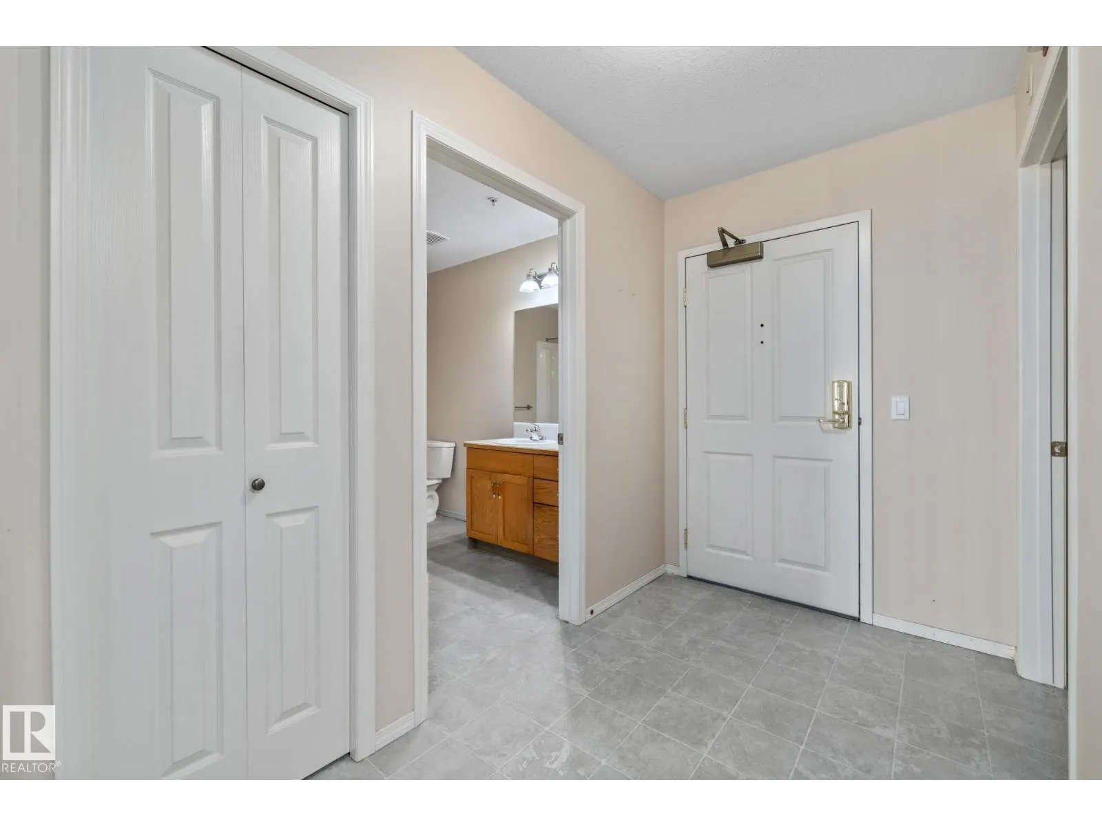 #203 78 MCKENNEY AV
