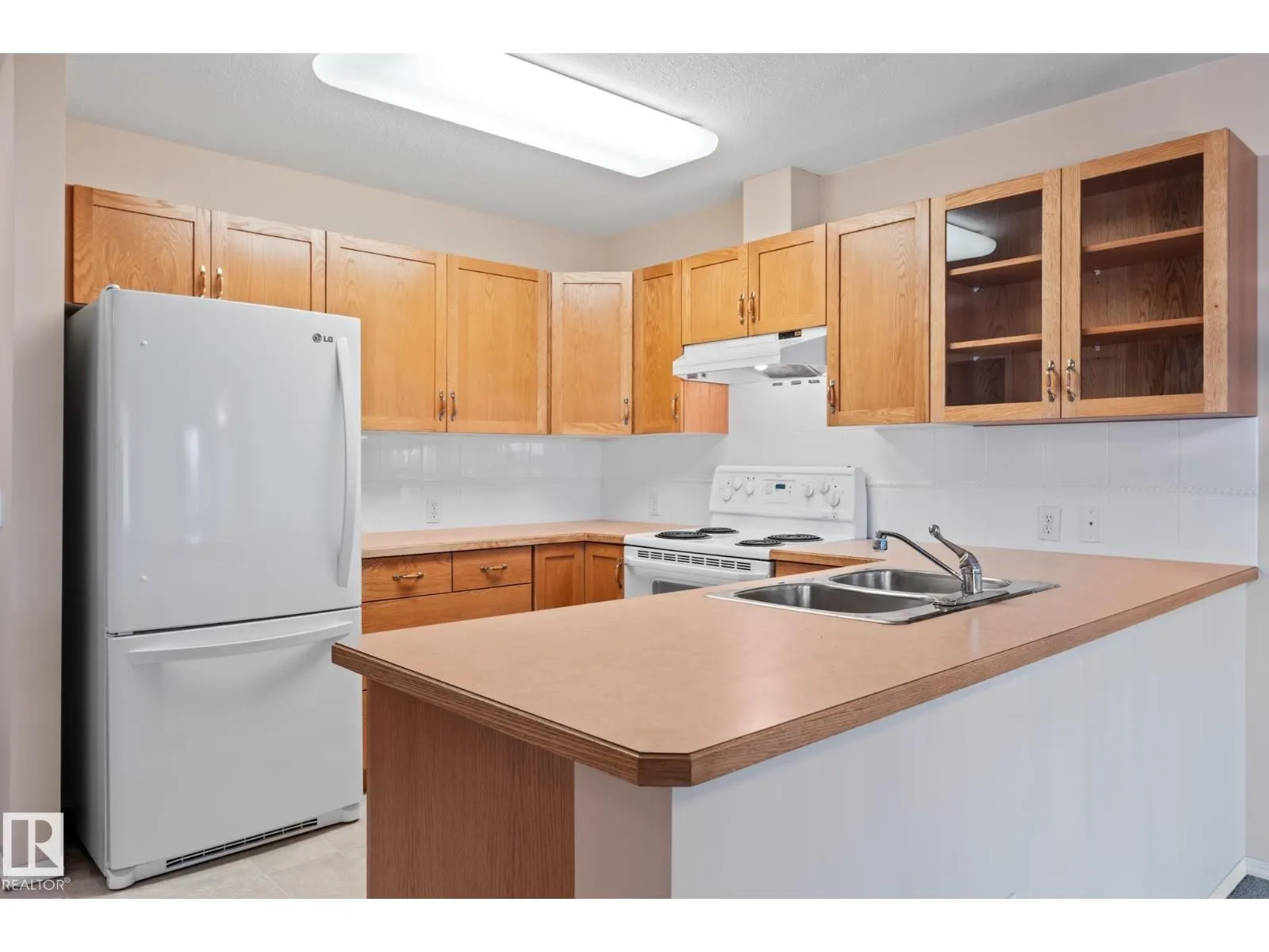 #203 78 MCKENNEY AV