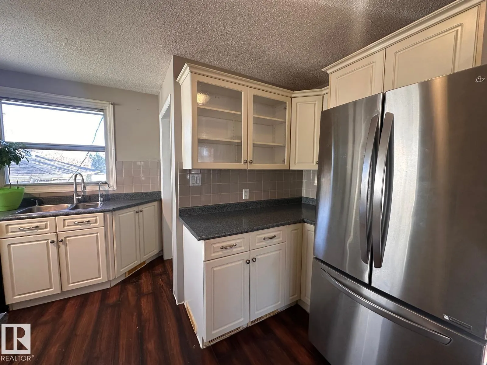 9921 163 ST NW