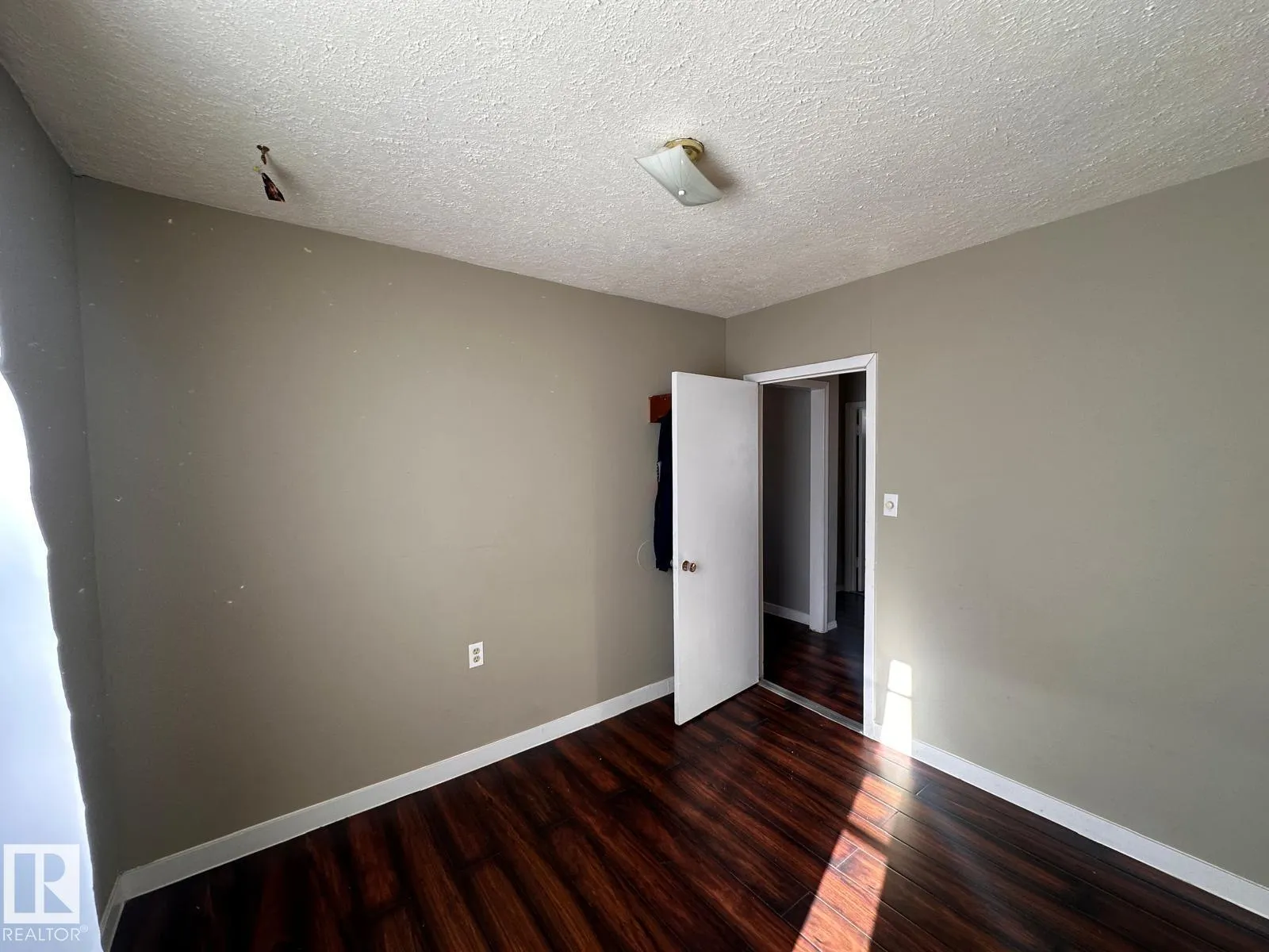 9921 163 ST NW