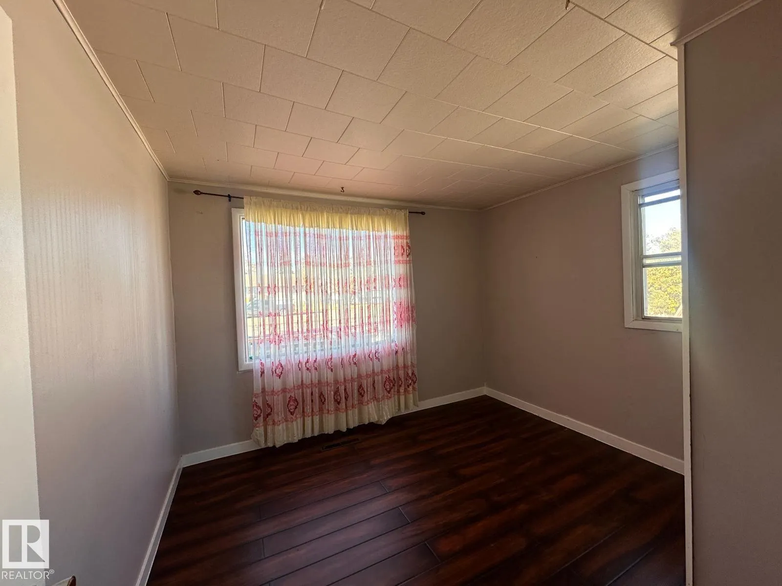 9921 163 ST NW