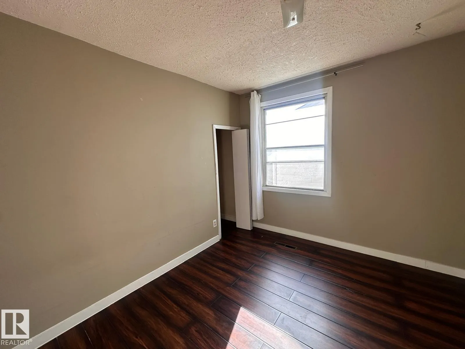 9921 163 ST NW
